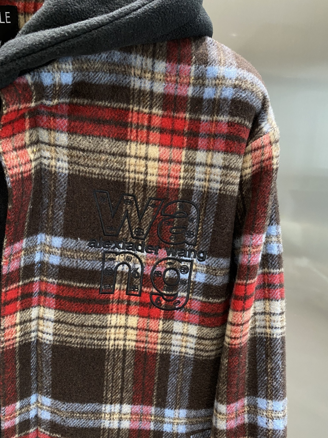 《𝙉𝙚𝙬🤍🖤 亚历山家》2025棒球服外套低调里的奢华小心机 经典百搭又显瘦，轻松适配各种风格 。带有刺