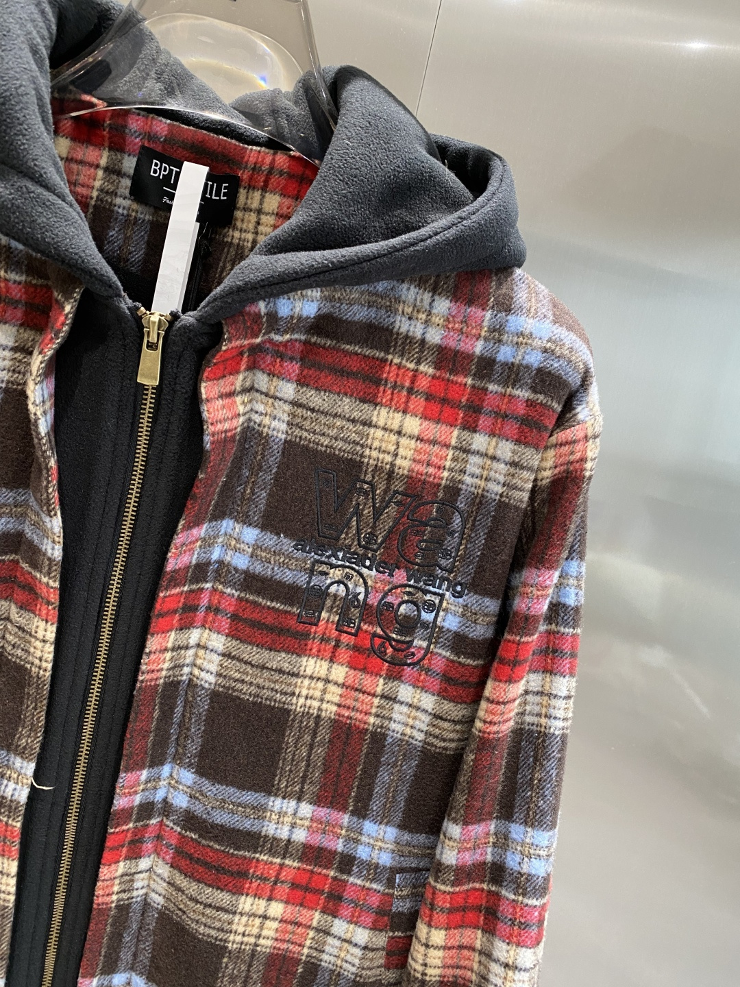 《𝙉𝙚𝙬🤍🖤 亚历山家》2025棒球服外套低调里的奢华小心机 经典百搭又显瘦，轻松适配各种风格 。带有刺