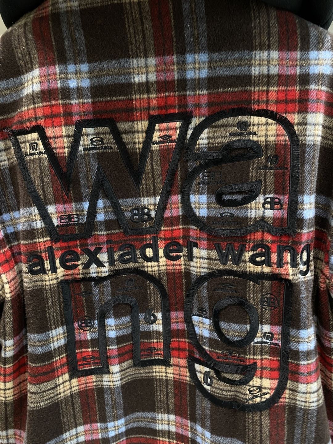 《𝙉𝙚𝙬🤍🖤 亚历山家》2025棒球服外套低调里的奢华小心机 经典百搭又显瘦，轻松适配各种风格 。带有刺