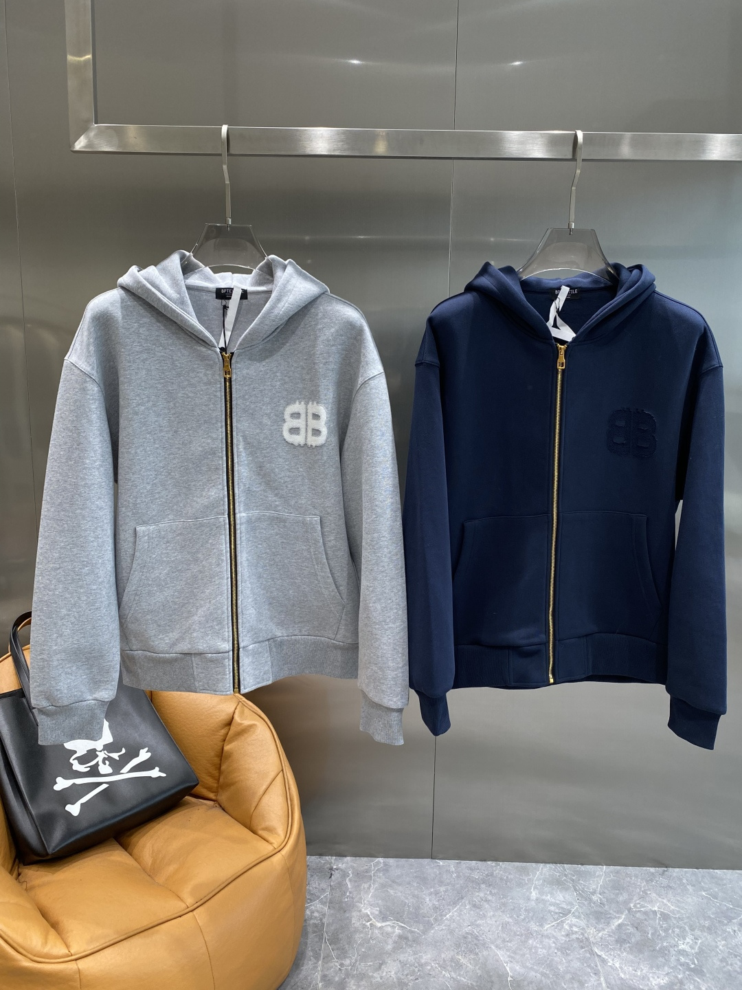 《𝙉𝙚𝙬🤍🖤亚历山家》2025ss秋冬最新款专柜同款首发！高端时尚休闲开衫外套超正版型上身瞬间变欧巴！简