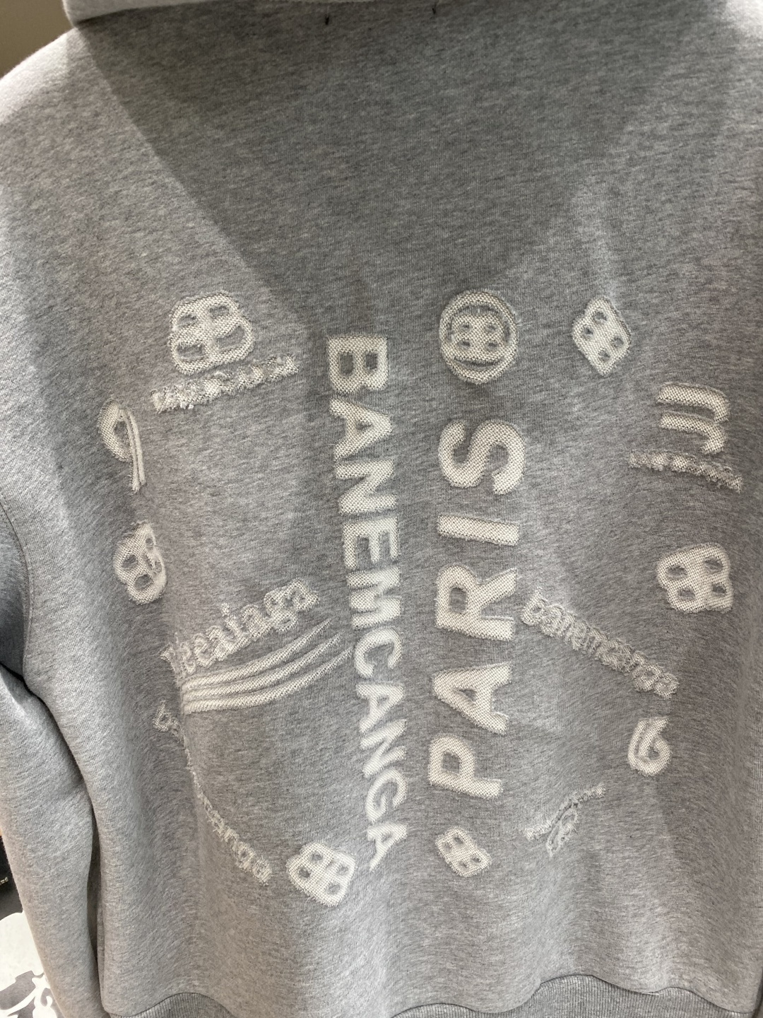 《𝙉𝙚𝙬🤍🖤亚历山家》2025ss秋冬最新款专柜同款首发！高端时尚休闲开衫外套超正版型上身瞬间变欧巴！简