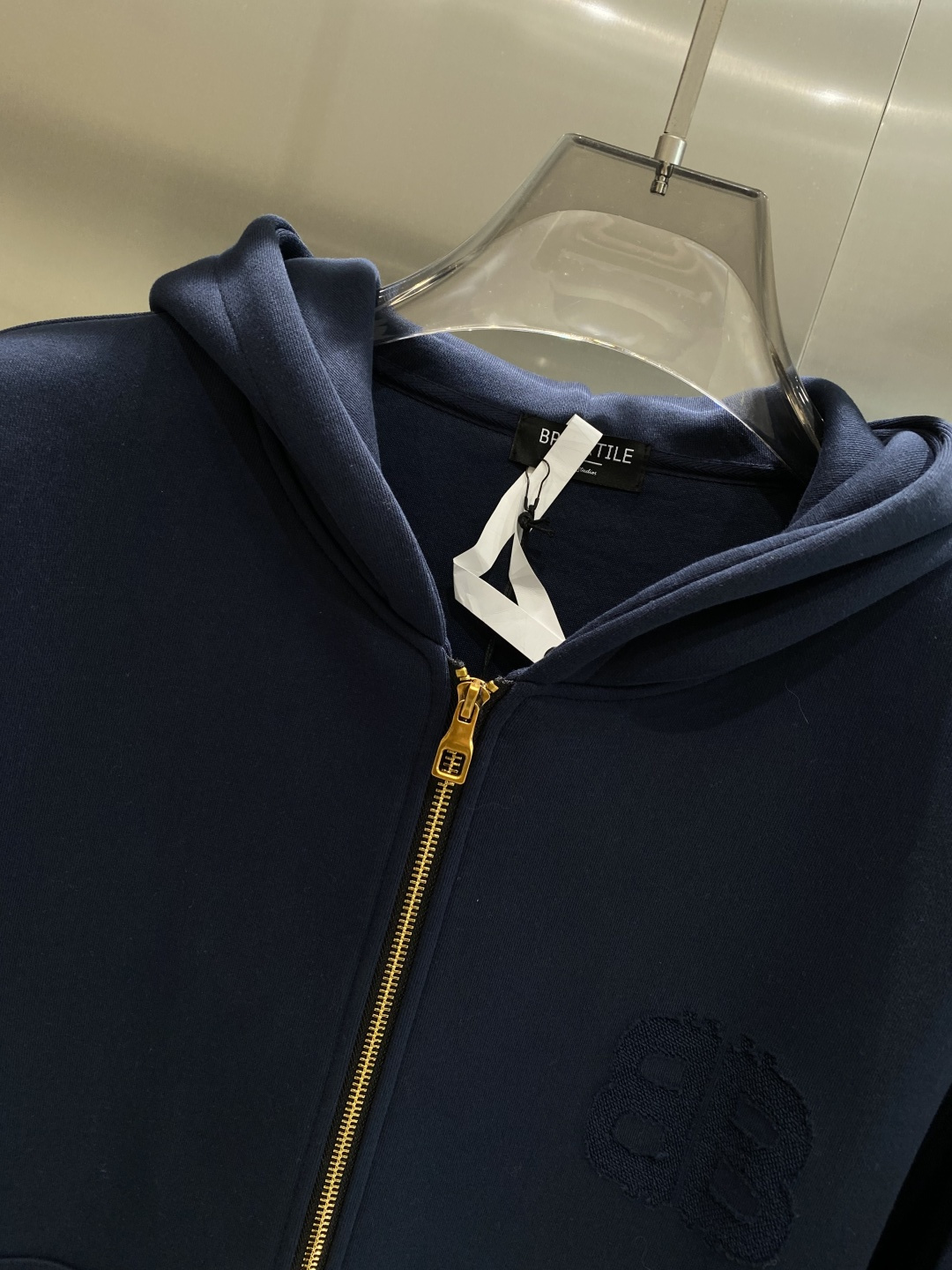 《𝙉𝙚𝙬🤍🖤亚历山家》2025ss秋冬最新款专柜同款首发！高端时尚休闲开衫外套超正版型上身瞬间变欧巴！简