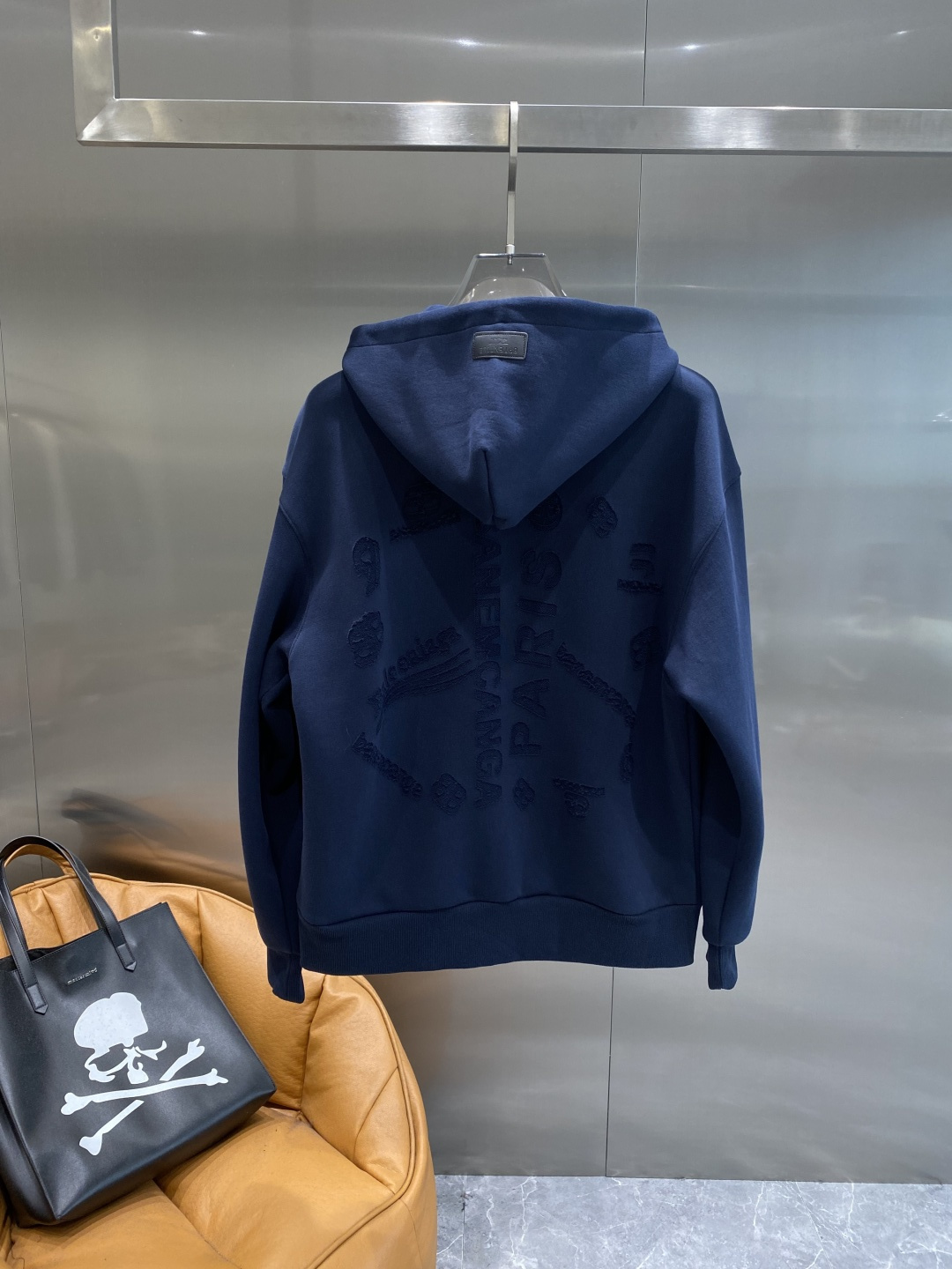 《𝙉𝙚𝙬🤍🖤亚历山家》2025ss秋冬最新款专柜同款首发！高端时尚休闲开衫外套超正版型上身瞬间变欧巴！简