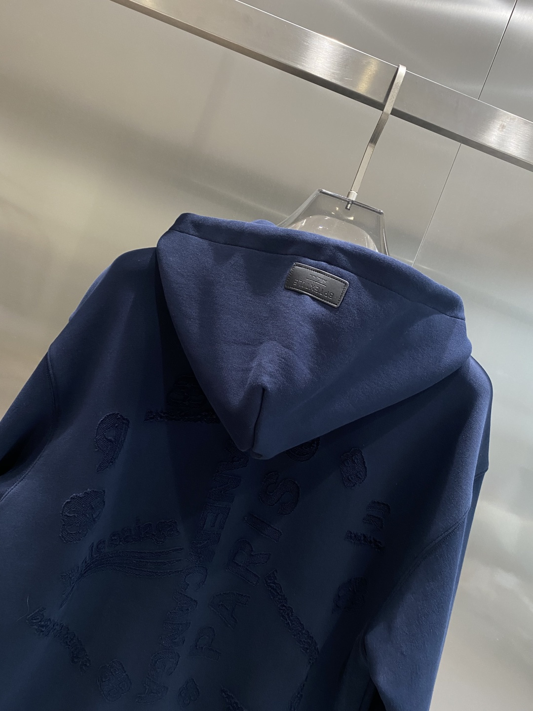 《𝙉𝙚𝙬🤍🖤亚历山家》2025ss秋冬最新款专柜同款首发！高端时尚休闲开衫外套超正版型上身瞬间变欧巴！简