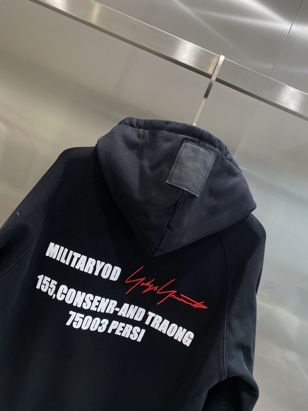 《𝙉𝙚𝙬🤍🖤Y3家》2025最新款卫衣，独家发售！原版复刻，独家设计，超强工艺！极其奢华！版型超赞！尺码