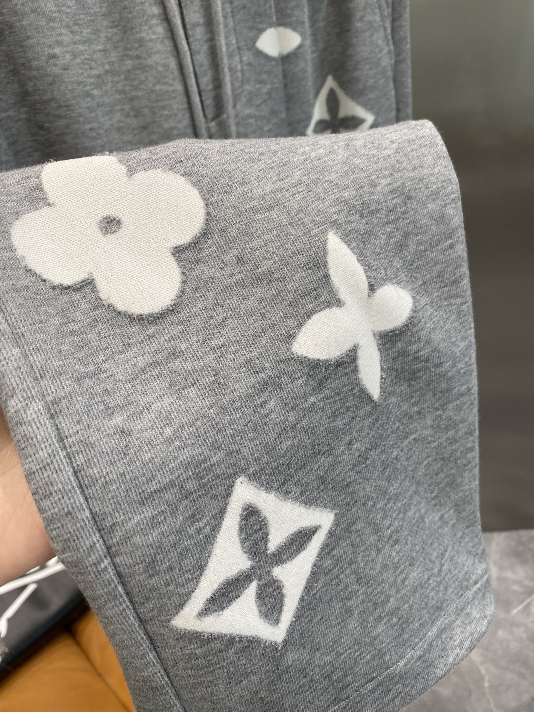 《𝙉𝙚𝙬🖤🤍驴家》2025专柜新品大爆款高端休闲裤松紧裤！奢华品牌logo重工艺点缀 随意进出专柜，高端