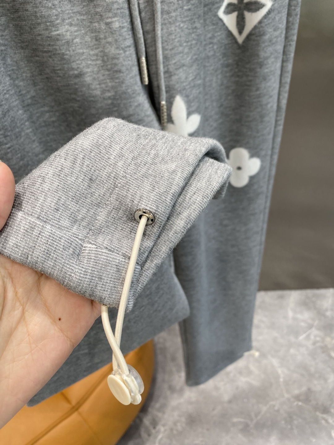 《𝙉𝙚𝙬🖤🤍驴家》2025专柜新品大爆款高端休闲裤松紧裤！奢华品牌logo重工艺点缀 随意进出专柜，高端