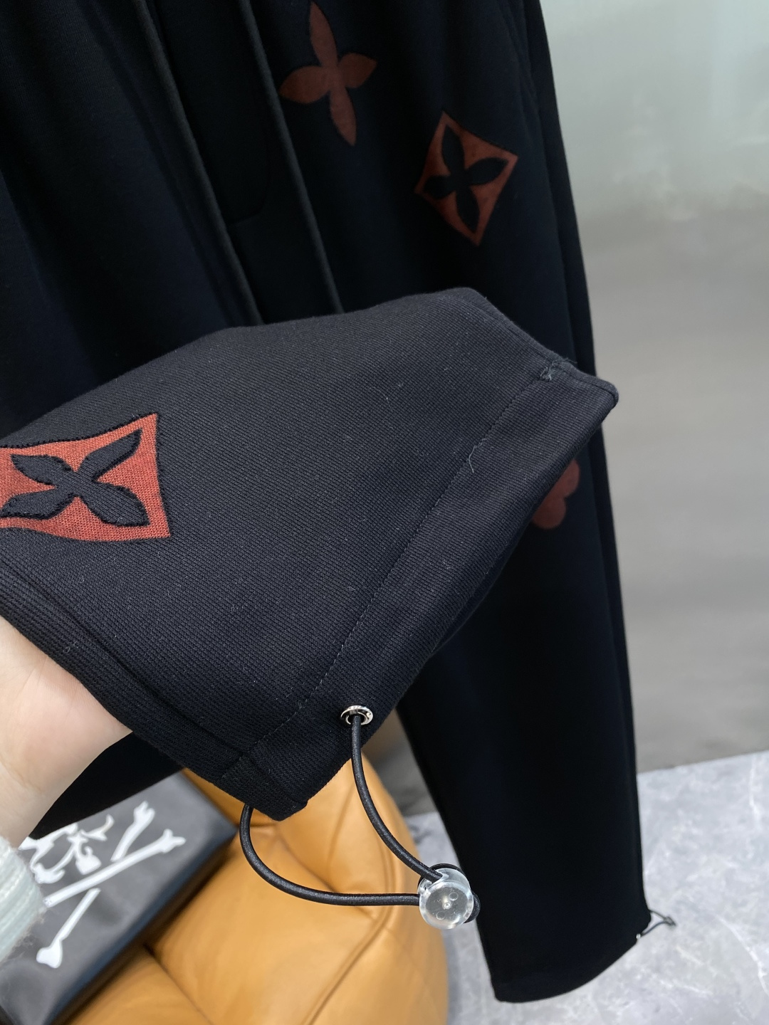 《𝙉𝙚𝙬🖤🤍驴家》2025专柜新品大爆款高端休闲裤松紧裤！奢华品牌logo重工艺点缀 随意进出专柜，高端