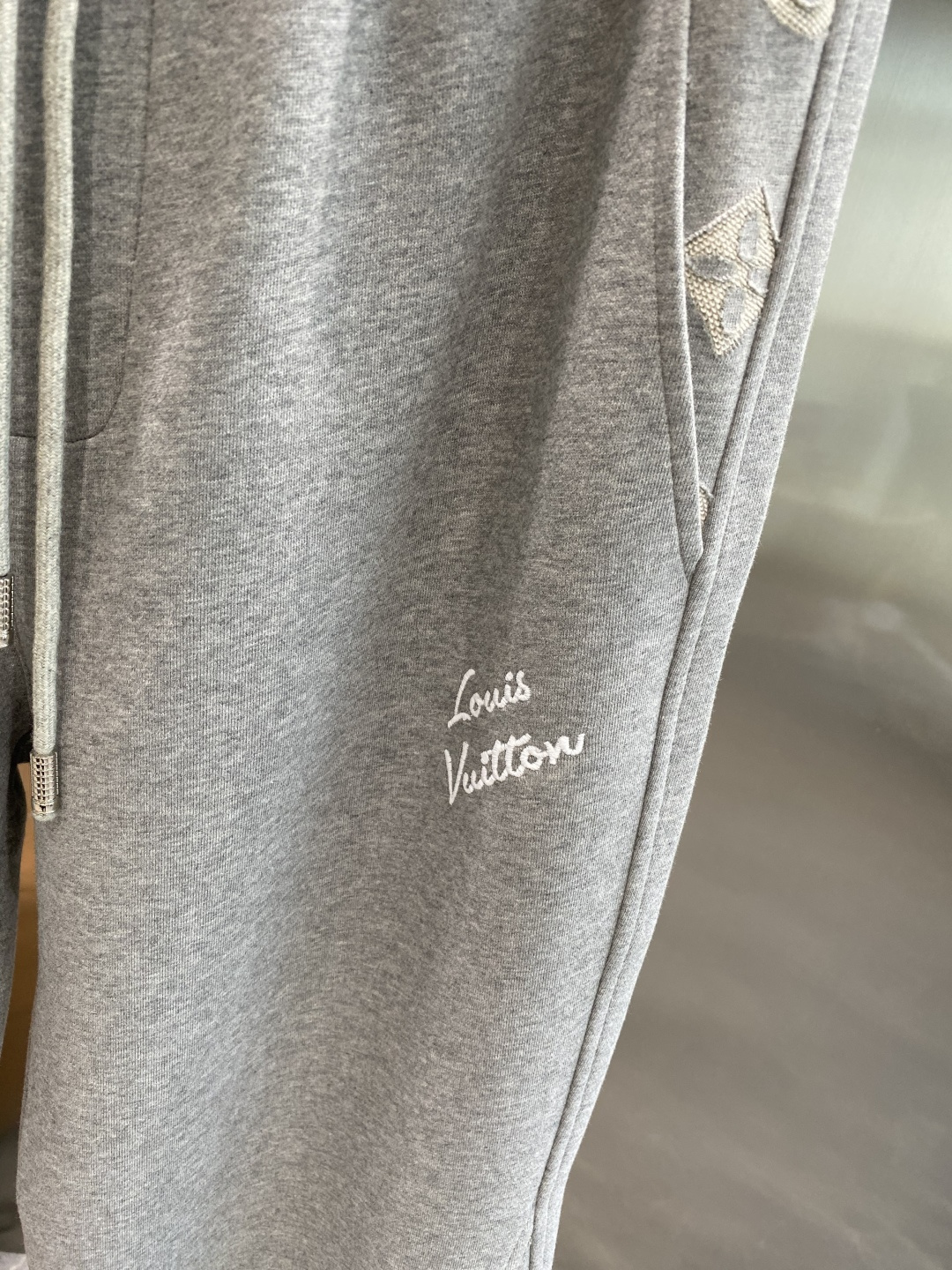 《𝙉𝙚𝙬🖤🤍驴家》2025专柜新品大爆款高端休闲裤松紧裤！奢华品牌logo重工艺点缀 随意进出专柜，高端