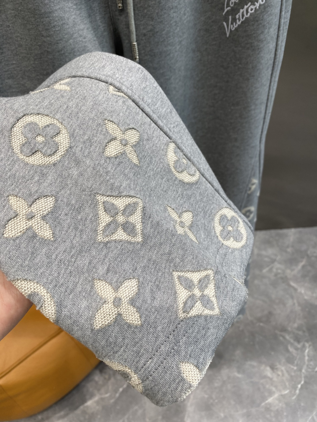 《𝙉𝙚𝙬🖤🤍驴家》2025专柜新品大爆款高端休闲裤松紧裤！奢华品牌logo重工艺点缀 随意进出专柜，高端