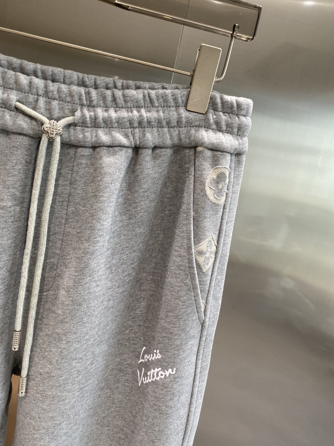 《𝙉𝙚𝙬🖤🤍驴家》2025专柜新品大爆款高端休闲裤松紧裤！奢华品牌logo重工艺点缀 随意进出专柜，高端