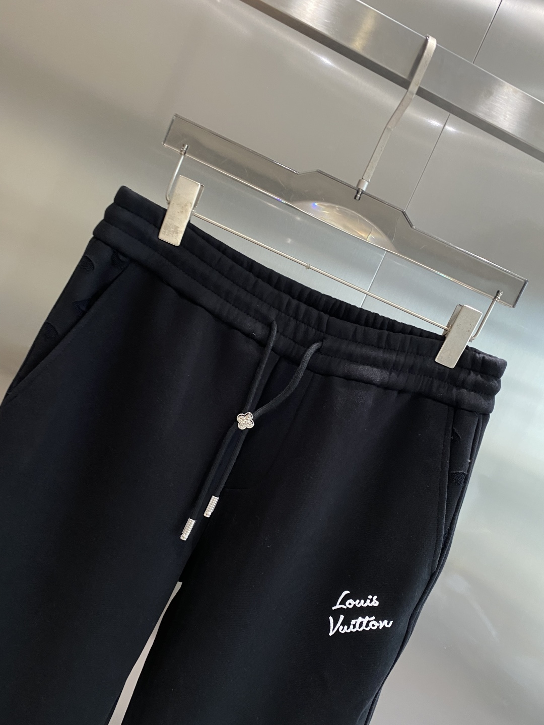 《𝙉𝙚𝙬🖤🤍驴家》2025专柜新品大爆款高端休闲裤松紧裤！奢华品牌logo重工艺点缀 随意进出专柜，高端