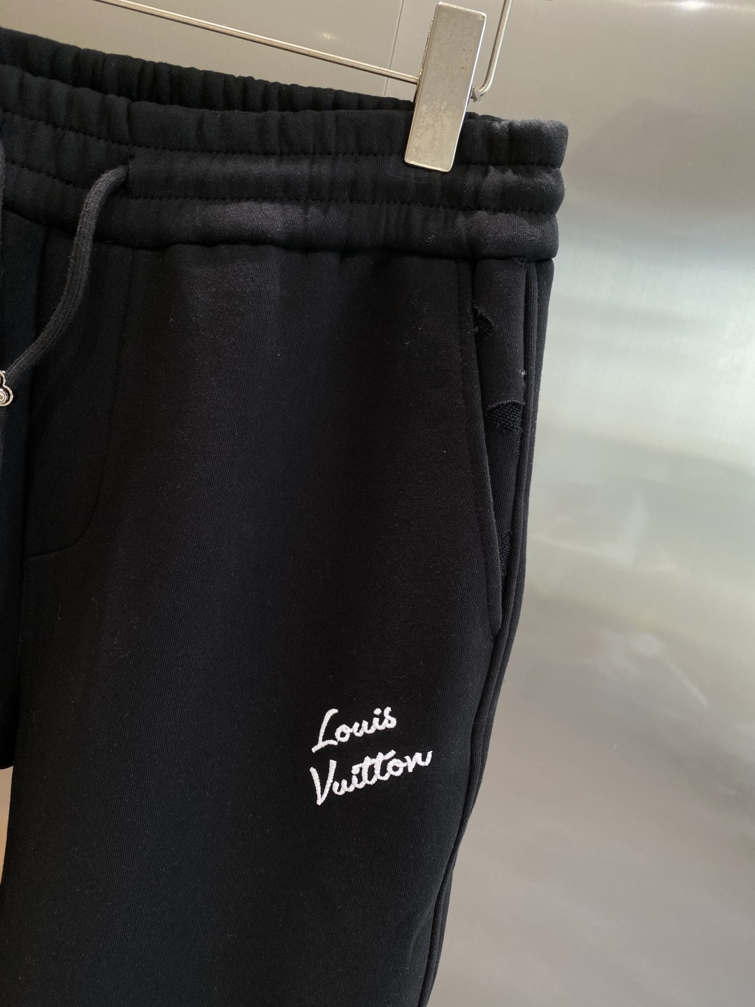 《𝙉𝙚𝙬🖤🤍驴家》2025专柜新品大爆款高端休闲裤松紧裤！奢华品牌logo重工艺点缀 随意进出专柜，高端