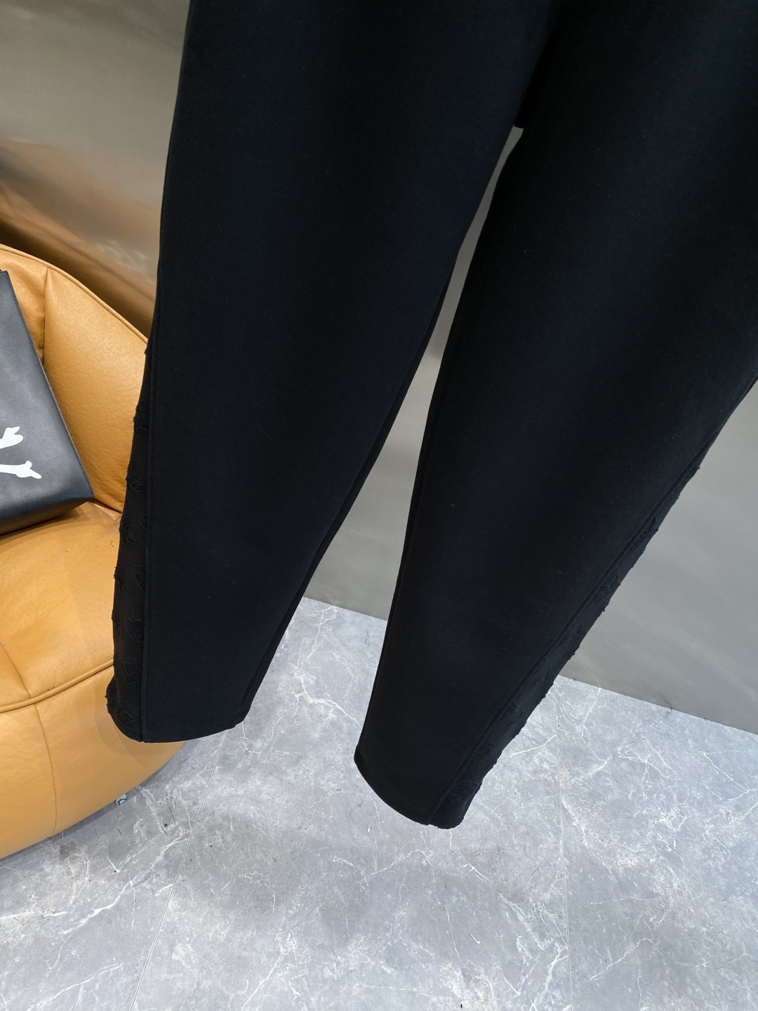 《𝙉𝙚𝙬🖤🤍驴家》2025专柜新品大爆款高端休闲裤松紧裤！奢华品牌logo重工艺点缀 随意进出专柜，高端