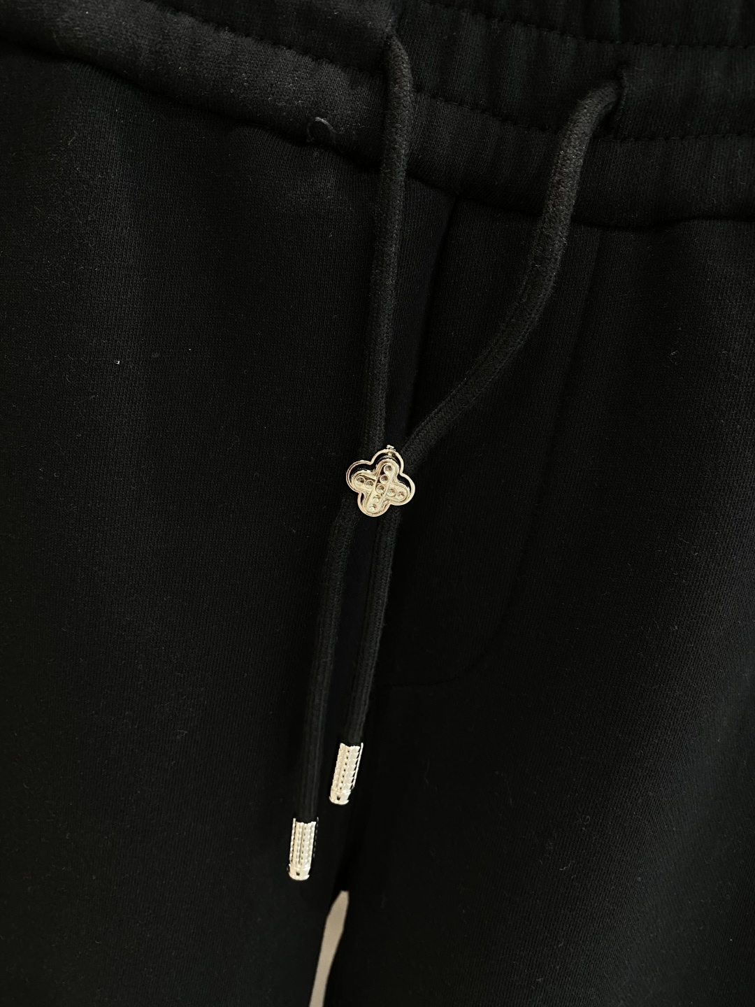 《𝙉𝙚𝙬🖤🤍驴家》2025专柜新品大爆款高端休闲裤松紧裤！奢华品牌logo重工艺点缀 随意进出专柜，高端