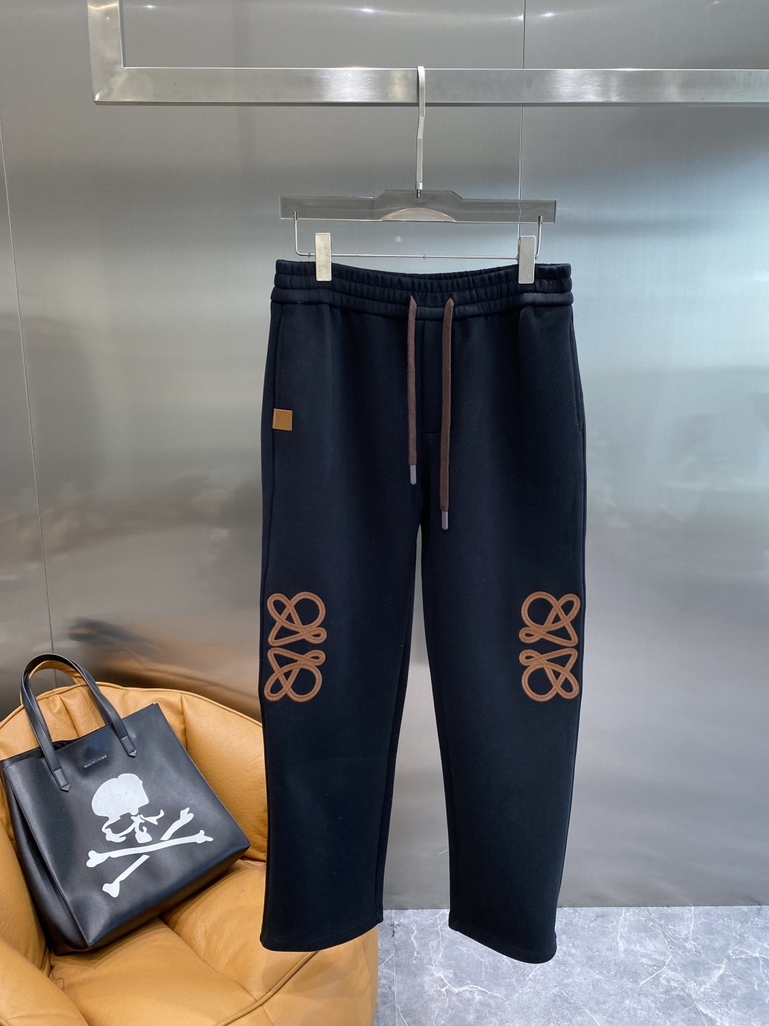 《𝙉𝙚𝙬🖤🤍罗家》2025专柜新品大爆款高端休闲裤松紧裤！奢华品牌logo重工艺点缀 随意进出专柜，高端