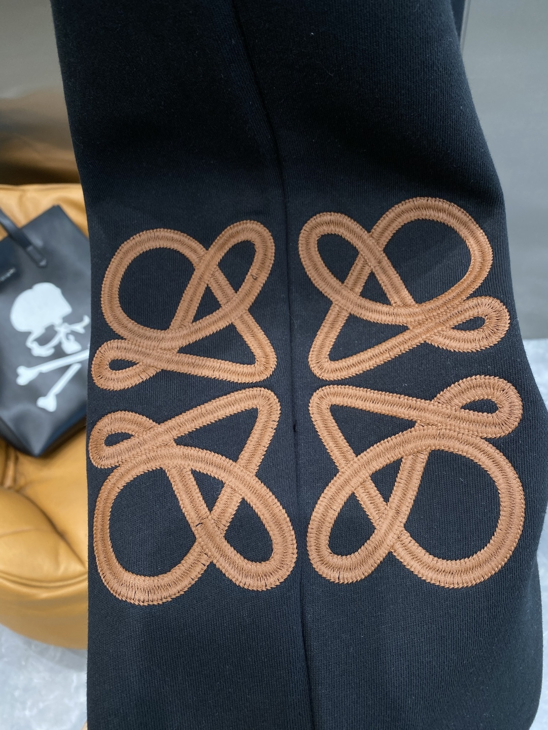 《𝙉𝙚𝙬🖤🤍罗家》2025专柜新品大爆款高端休闲裤松紧裤！奢华品牌logo重工艺点缀 随意进出专柜，高端