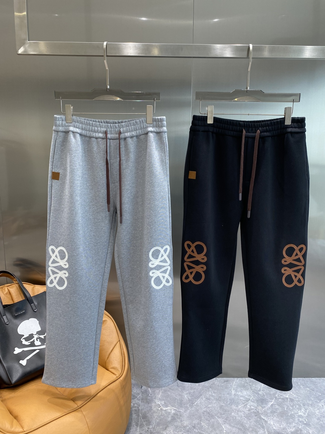 《𝙉𝙚𝙬🖤🤍罗家》2025专柜新品大爆款高端休闲裤松紧裤！奢华品牌logo重工艺点缀 随意进出专柜，高端