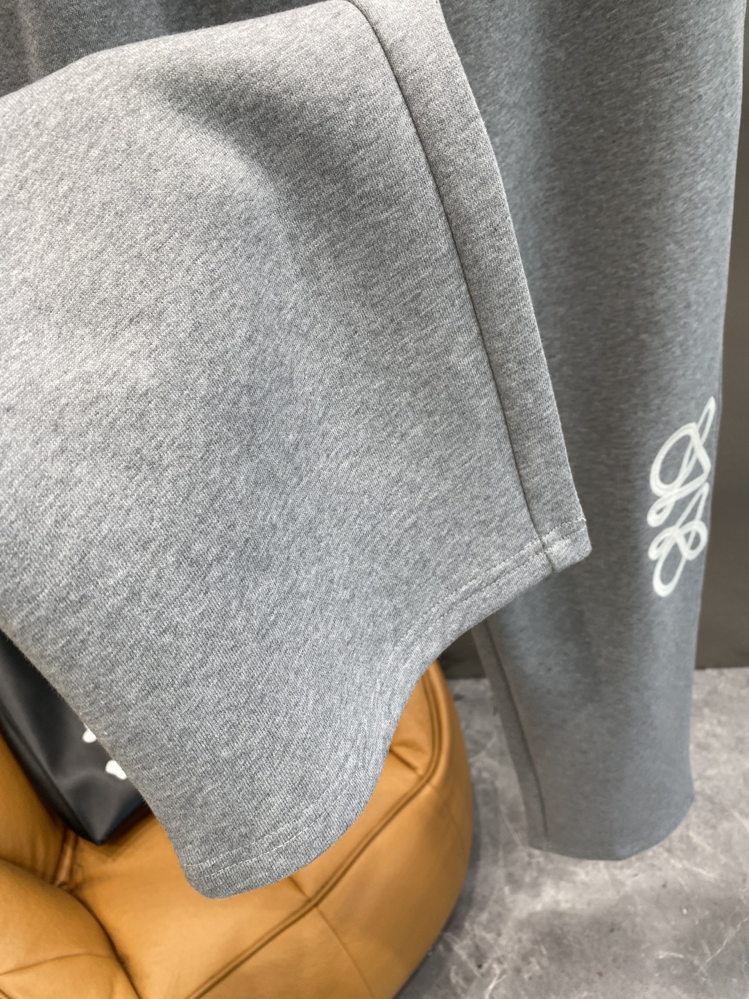 《𝙉𝙚𝙬🖤🤍罗家》2025专柜新品大爆款高端休闲裤松紧裤！奢华品牌logo重工艺点缀 随意进出专柜，高端