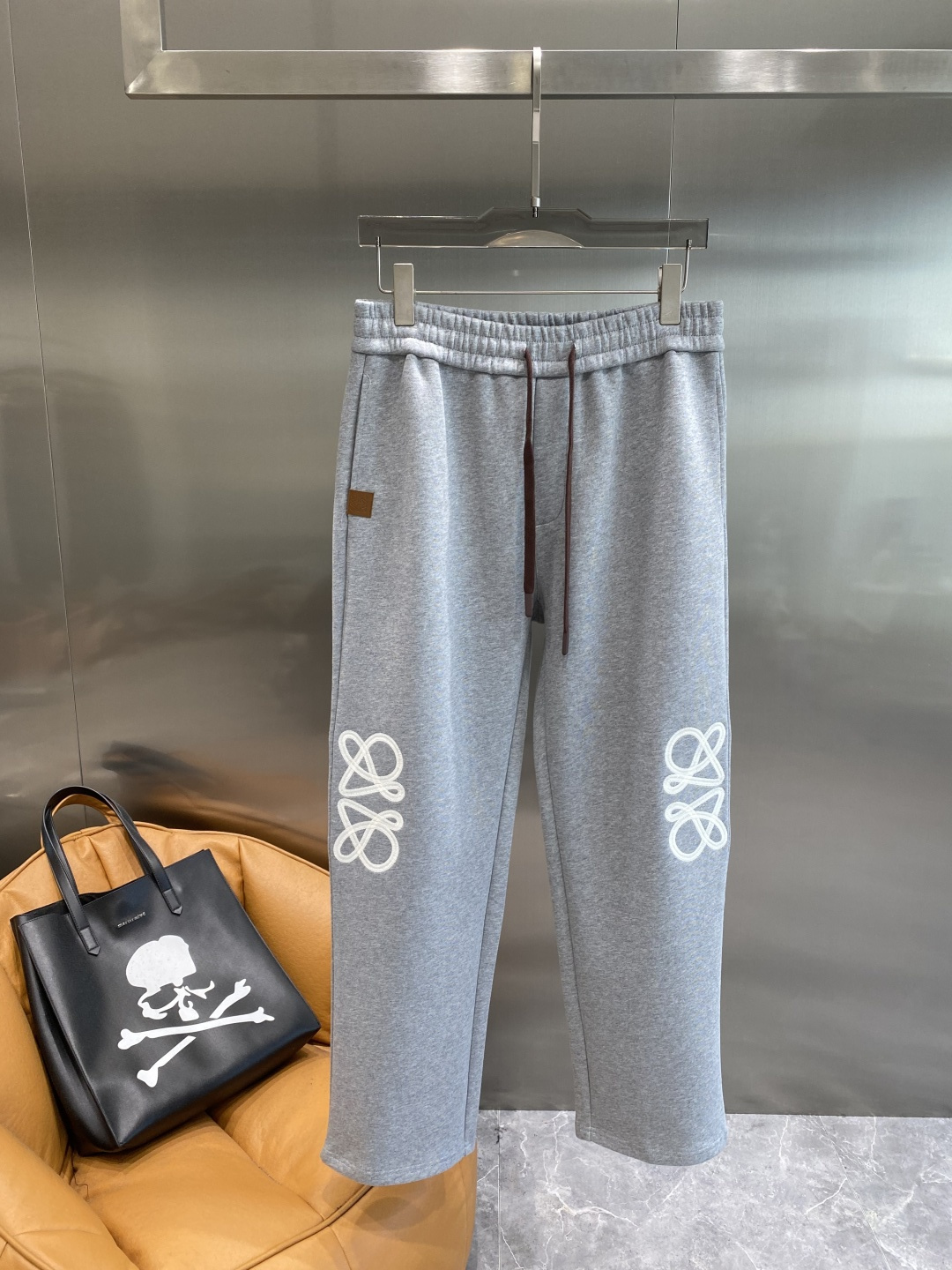 《𝙉𝙚𝙬🖤🤍罗家》2025专柜新品大爆款高端休闲裤松紧裤！奢华品牌logo重工艺点缀 随意进出专柜，高端