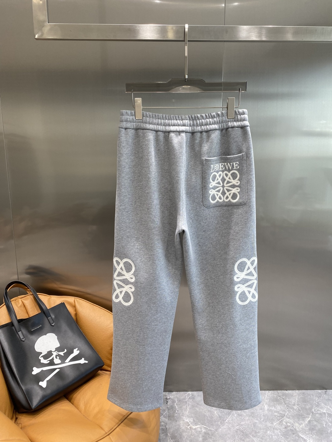 《𝙉𝙚𝙬🖤🤍罗家》2025专柜新品大爆款高端休闲裤松紧裤！奢华品牌logo重工艺点缀 随意进出专柜，高端