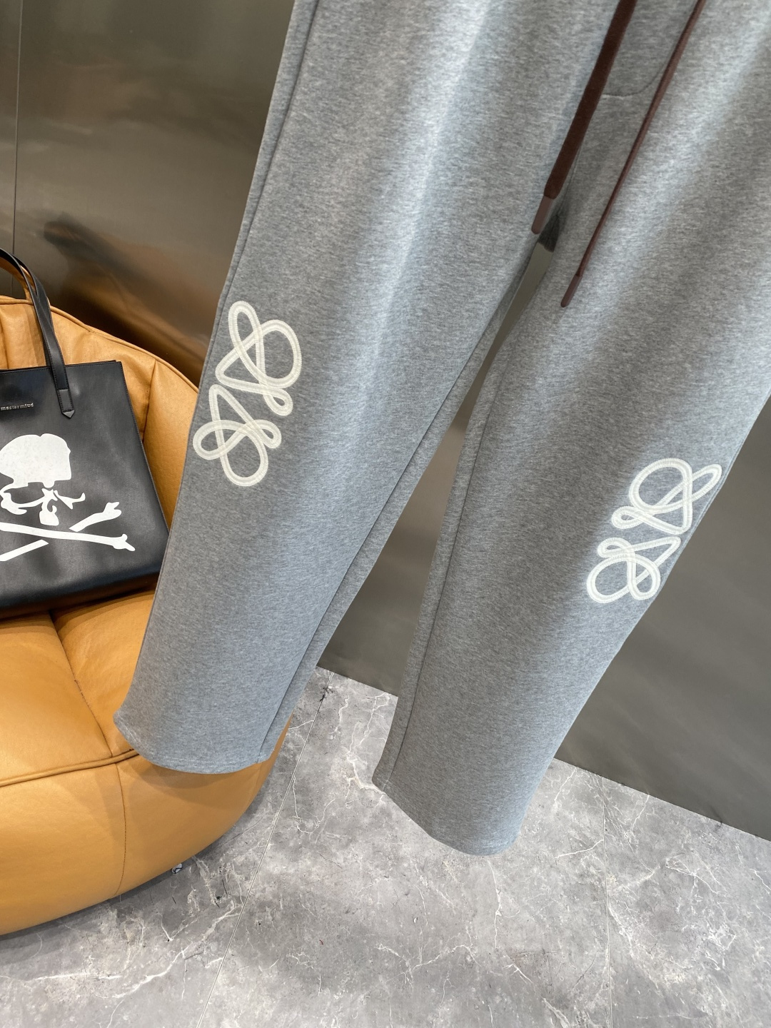 《𝙉𝙚𝙬🖤🤍罗家》2025专柜新品大爆款高端休闲裤松紧裤！奢华品牌logo重工艺点缀 随意进出专柜，高端