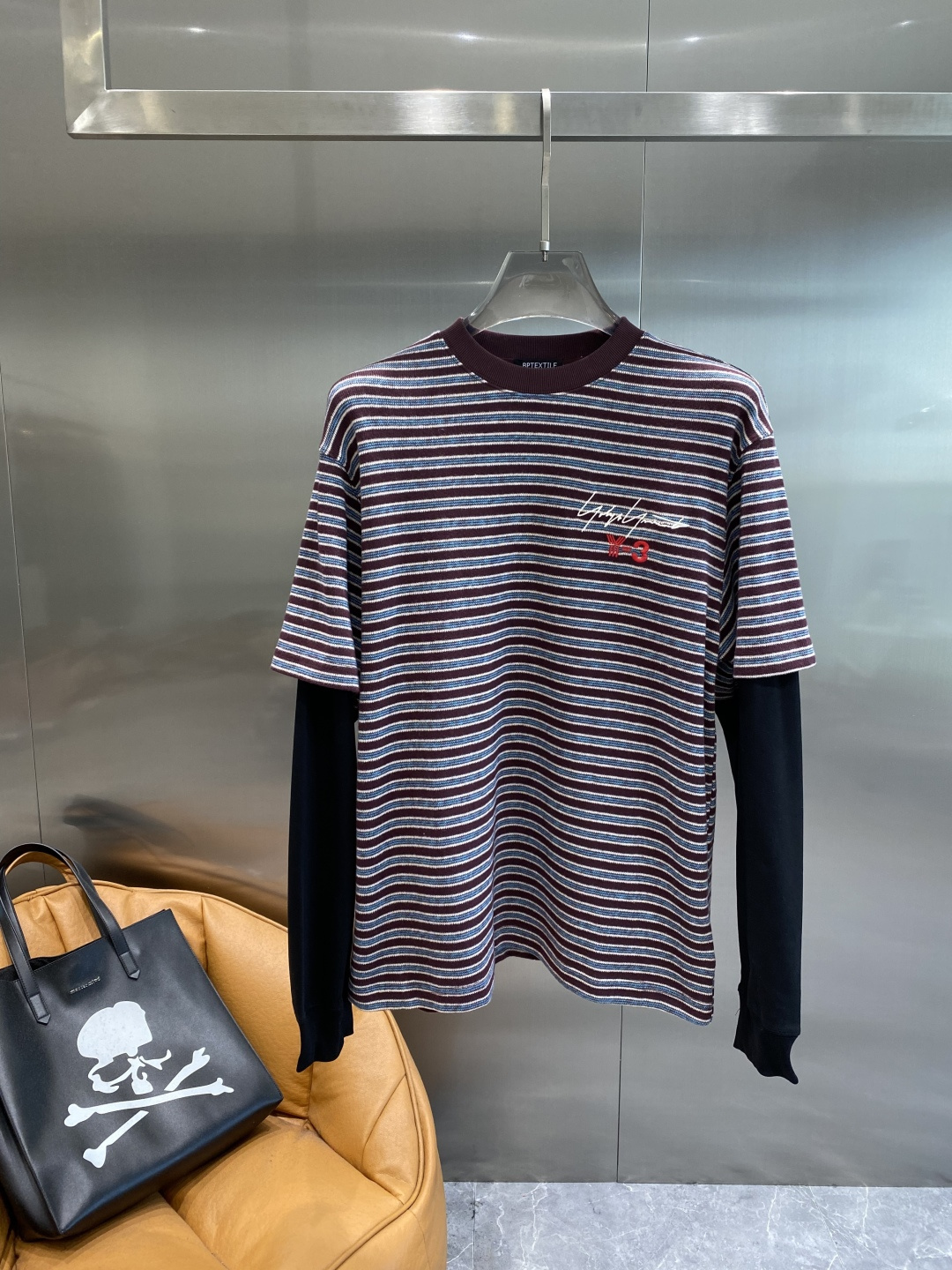 《𝙉𝙚𝙬🤍🖤Y3家》2025秋冬专柜新款 时尚休闲打底衫长袖T恤，精选进口高密度双面拉架棉面料，精致原版