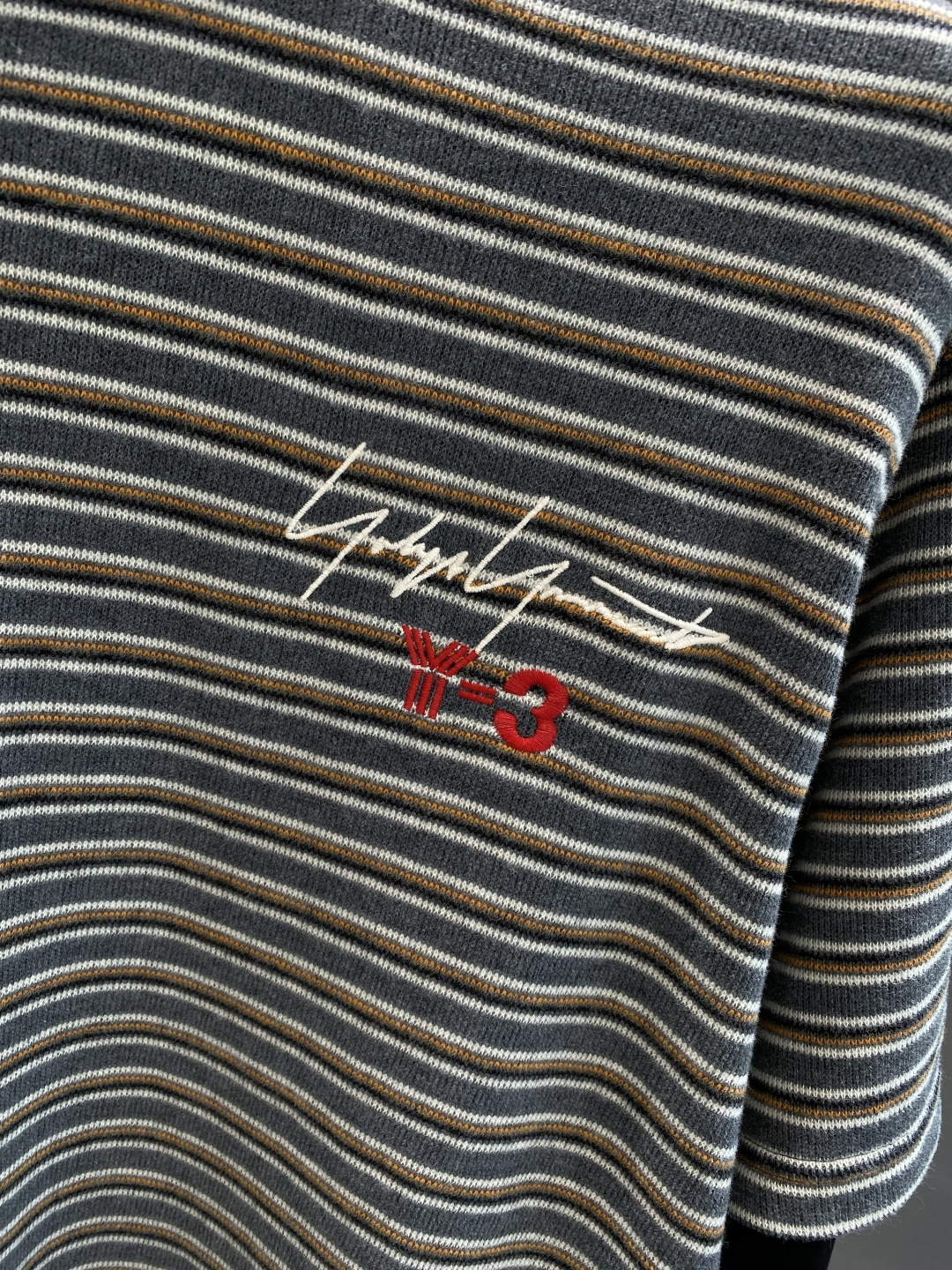 《𝙉𝙚𝙬🤍🖤Y3家》2025秋冬专柜新款 时尚休闲打底衫长袖T恤，精选进口高密度双面拉架棉面料，精致原版