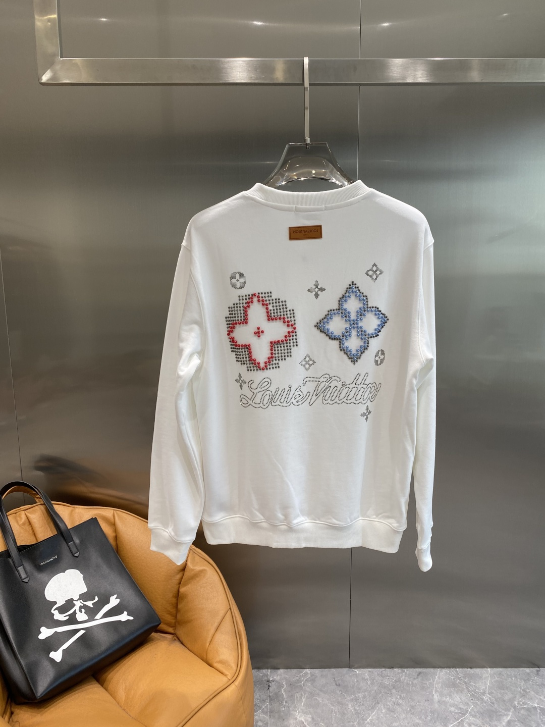 《𝙉𝙚𝙬🤍🖤驴家》2025最新卫衣，独家发售！原版复刻，独家设计，超强工艺！极其奢华！版型超赞！尺码 M