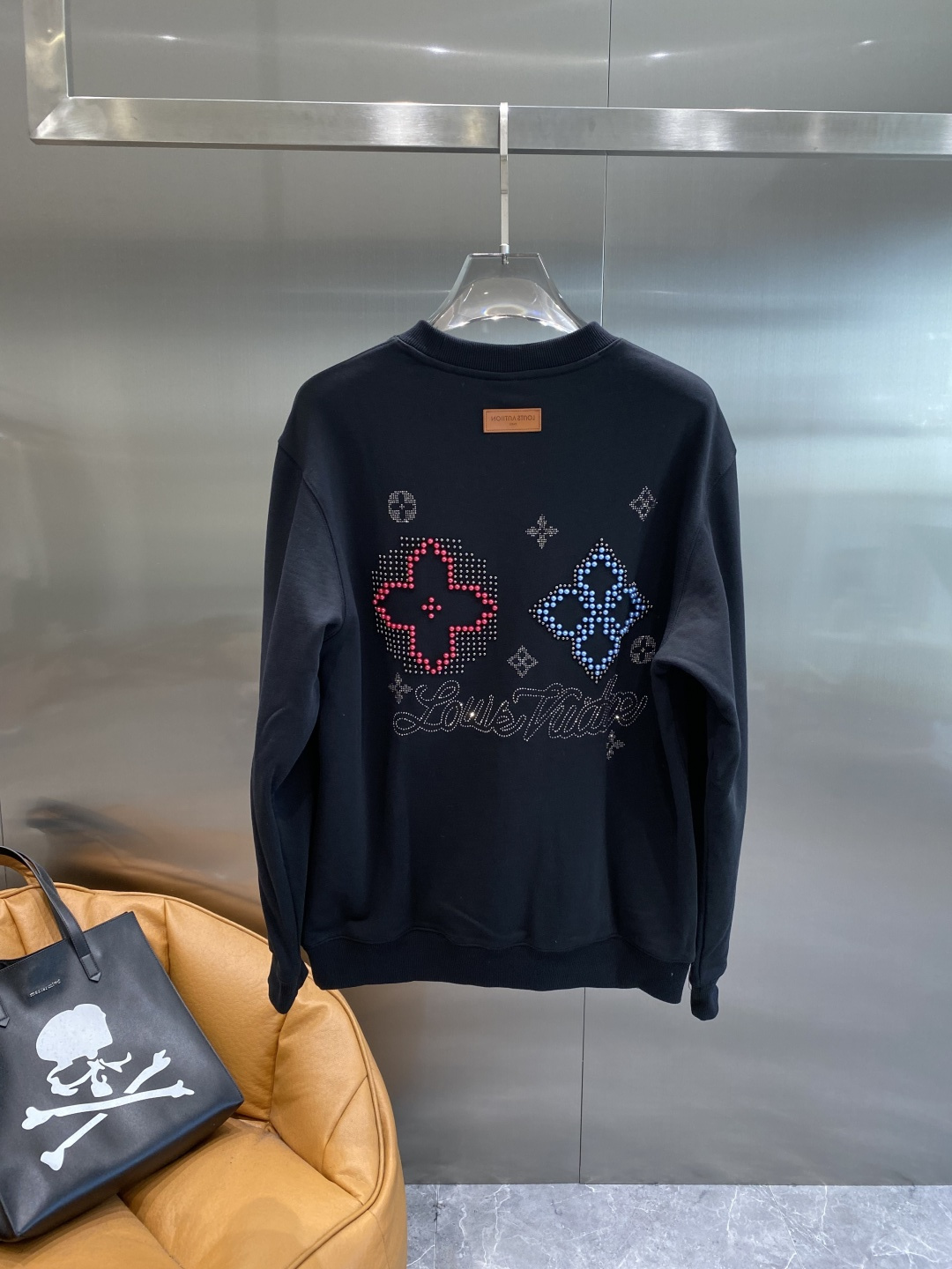 《𝙉𝙚𝙬🤍🖤驴家》2025最新卫衣，独家发售！原版复刻，独家设计，超强工艺！极其奢华！版型超赞！尺码 M