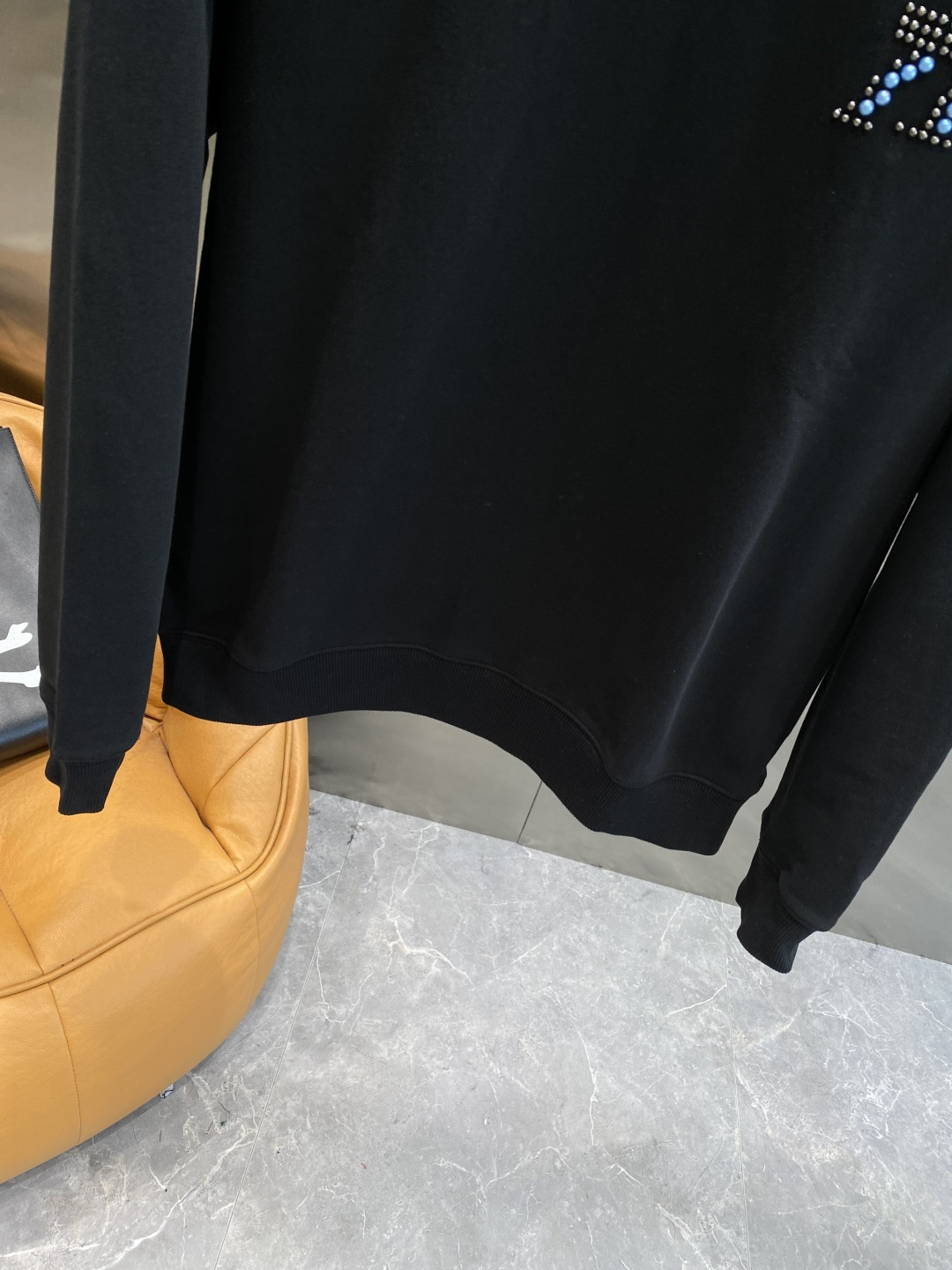 《𝙉𝙚𝙬🤍🖤驴家》2025最新卫衣，独家发售！原版复刻，独家设计，超强工艺！极其奢华！版型超赞！尺码 M