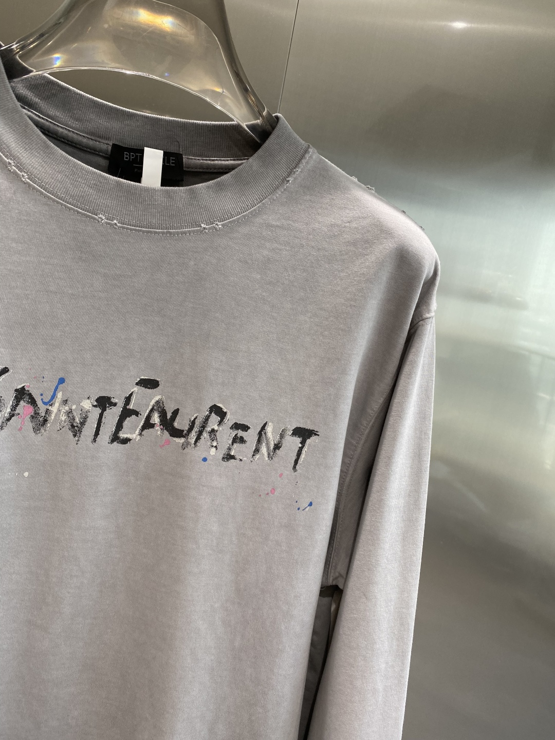 《𝙉𝙚𝙬🤍🖤圣罗家》2025秋冬专柜新款 时尚休闲打底衫长袖T恤，精选进口高密度双面拉架棉面料，精致原版