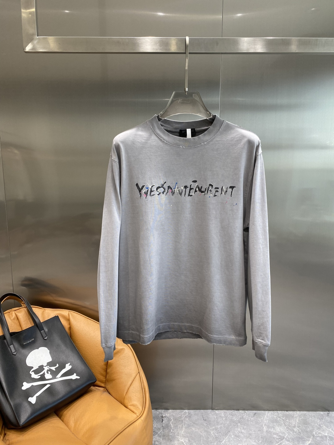 《𝙉𝙚𝙬🤍🖤圣罗家》2025秋冬专柜新款 时尚休闲打底衫长袖T恤，精选进口高密度双面拉架棉面料，精致原版