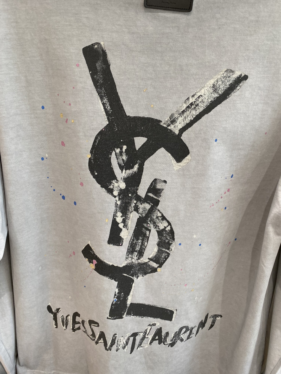 《𝙉𝙚𝙬🤍🖤圣罗家》2025秋冬专柜新款 时尚休闲打底衫长袖T恤，精选进口高密度双面拉架棉面料，精致原版