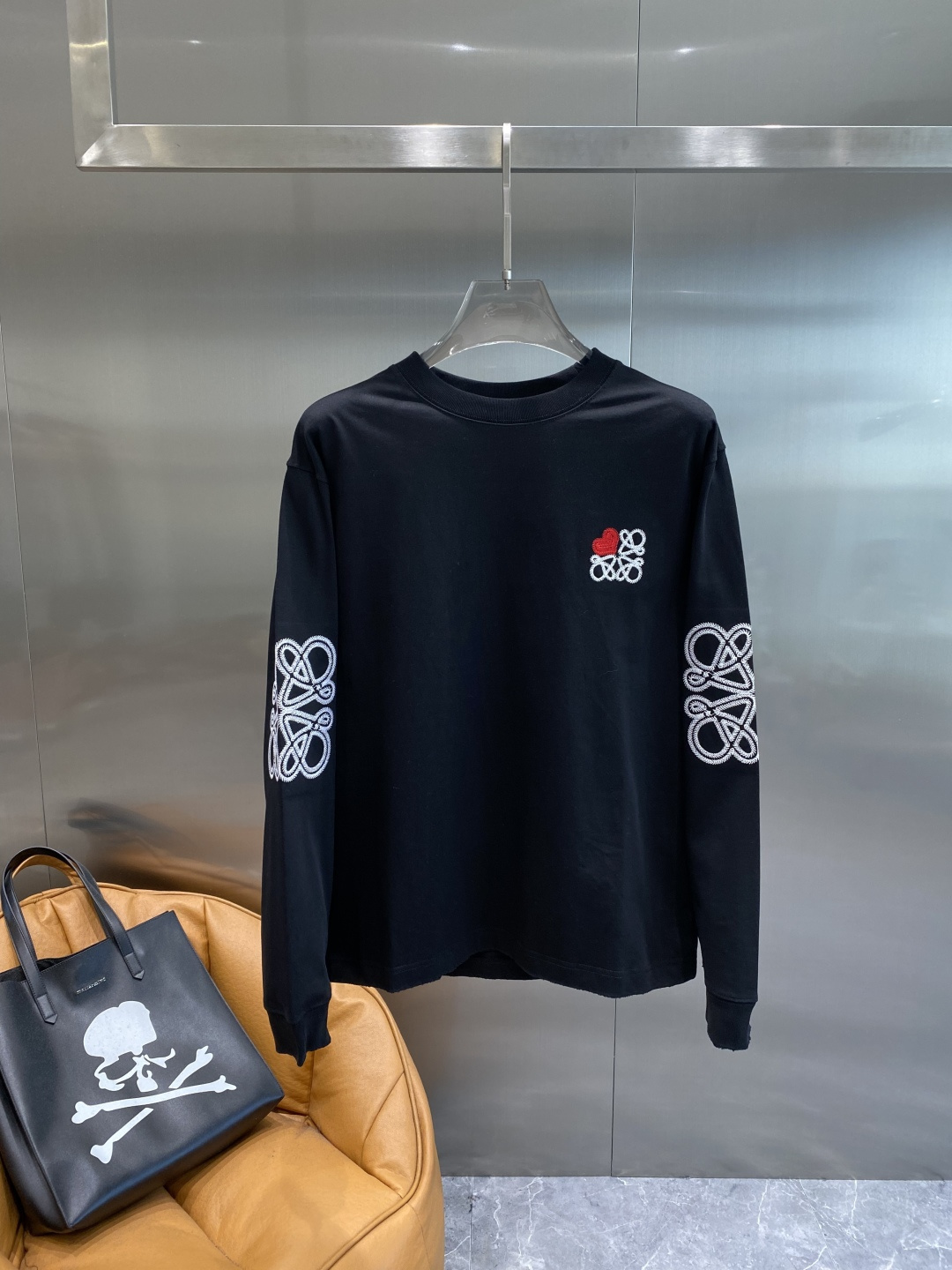 《𝙉𝙚𝙬🤍🖤罗家》2025秋冬专柜新款 时尚休闲打底衫长袖T恤，精选进口高密度双面拉架棉面料，精致原版l