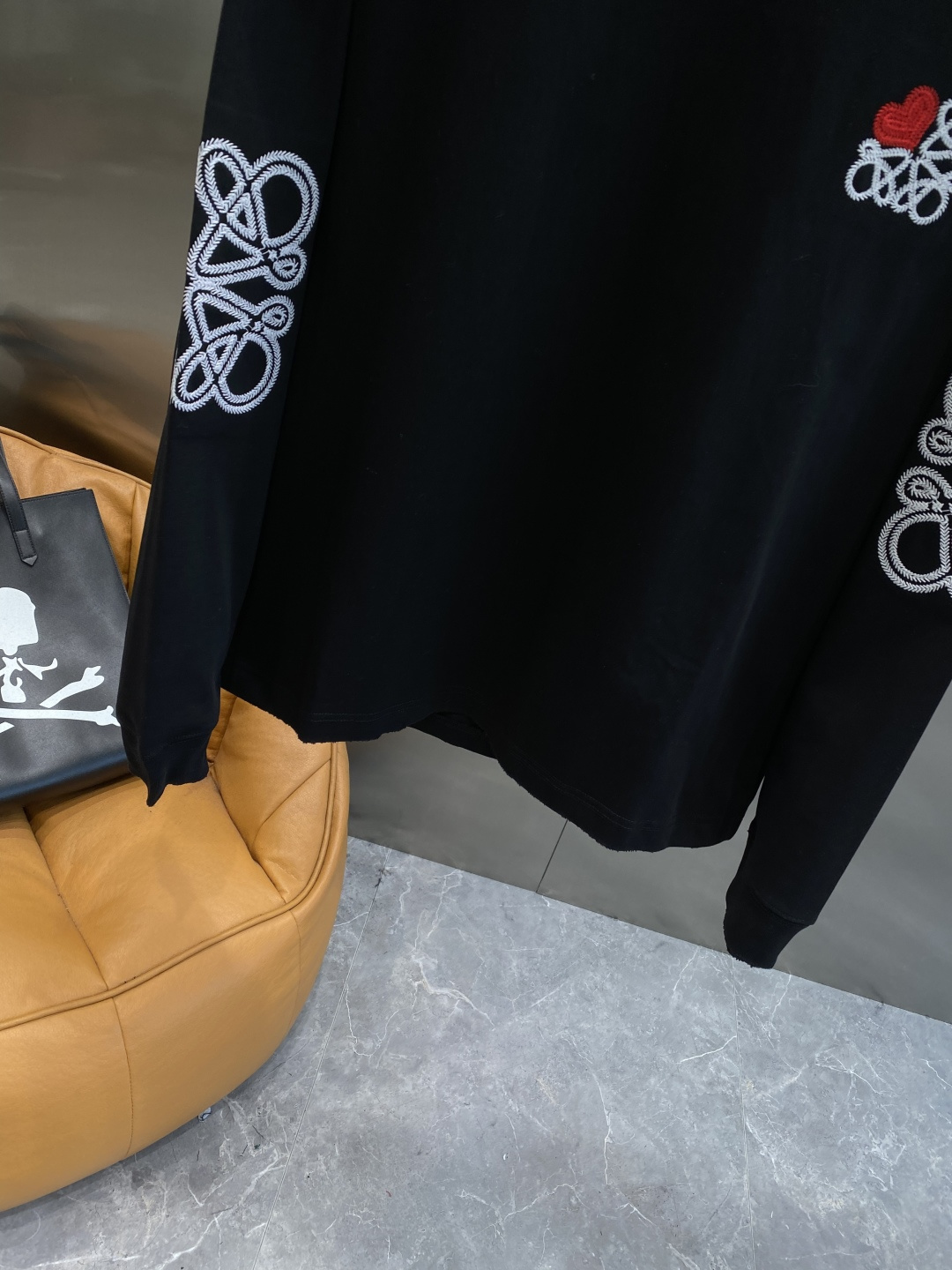 《𝙉𝙚𝙬🤍🖤罗家》2025秋冬专柜新款 时尚休闲打底衫长袖T恤，精选进口高密度双面拉架棉面料，精致原版l