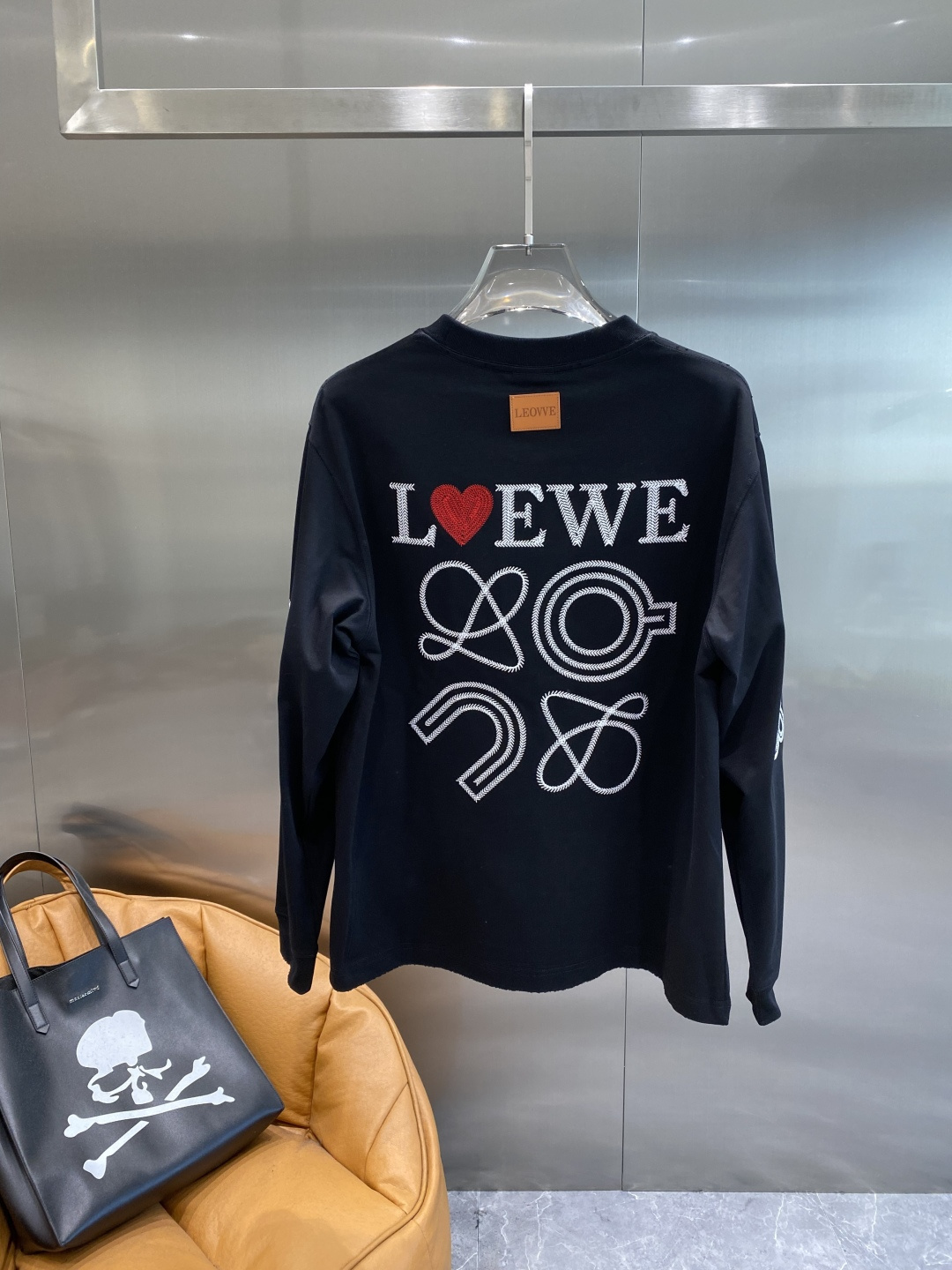 《𝙉𝙚𝙬🤍🖤罗家》2025秋冬专柜新款 时尚休闲打底衫长袖T恤，精选进口高密度双面拉架棉面料，精致原版l