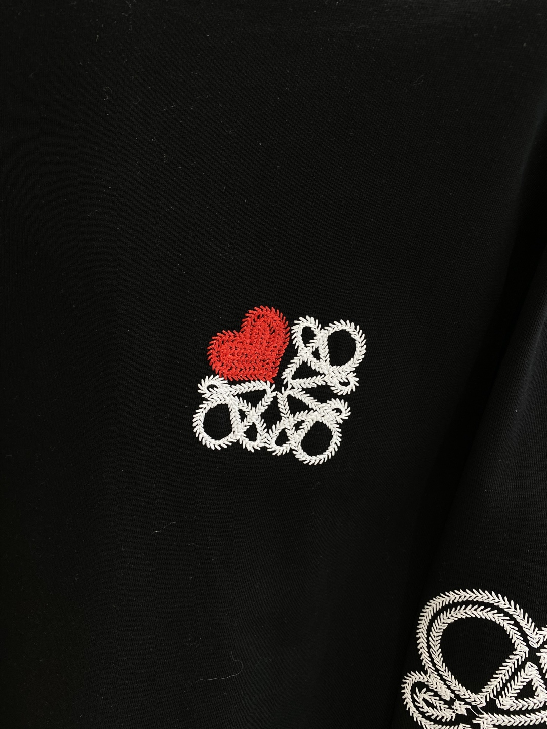 《𝙉𝙚𝙬🤍🖤罗家》2025秋冬专柜新款 时尚休闲打底衫长袖T恤，精选进口高密度双面拉架棉面料，精致原版l