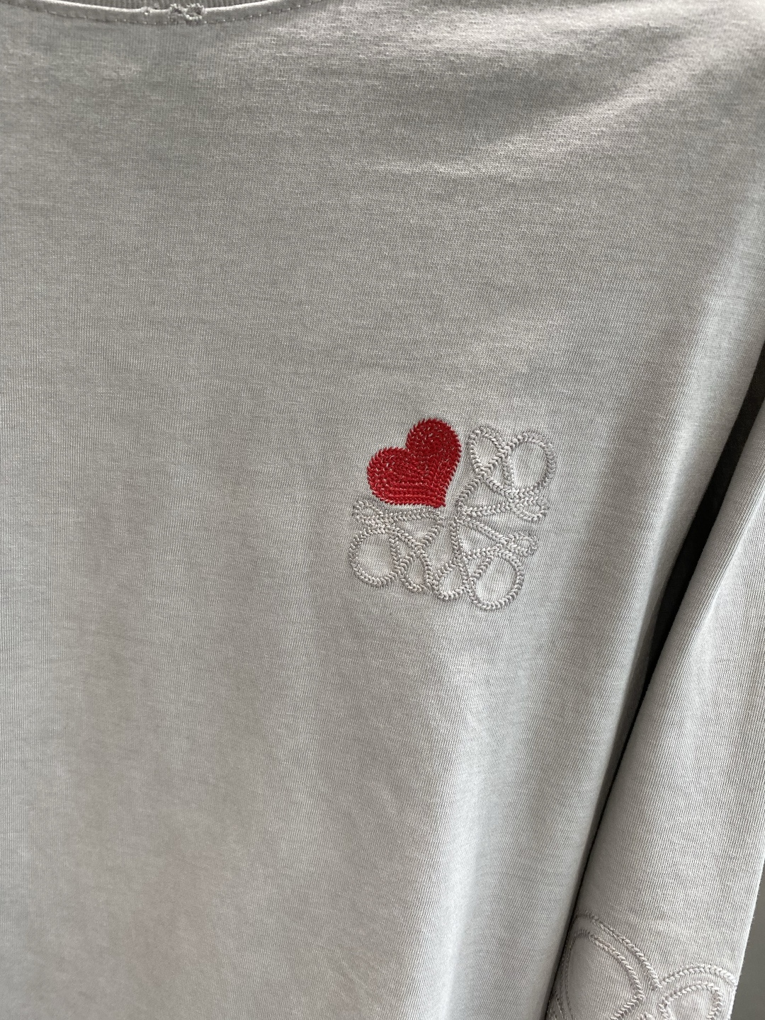 《𝙉𝙚𝙬🤍🖤罗家》2025秋冬专柜新款 时尚休闲打底衫长袖T恤，精选进口高密度双面拉架棉面料，精致原版l