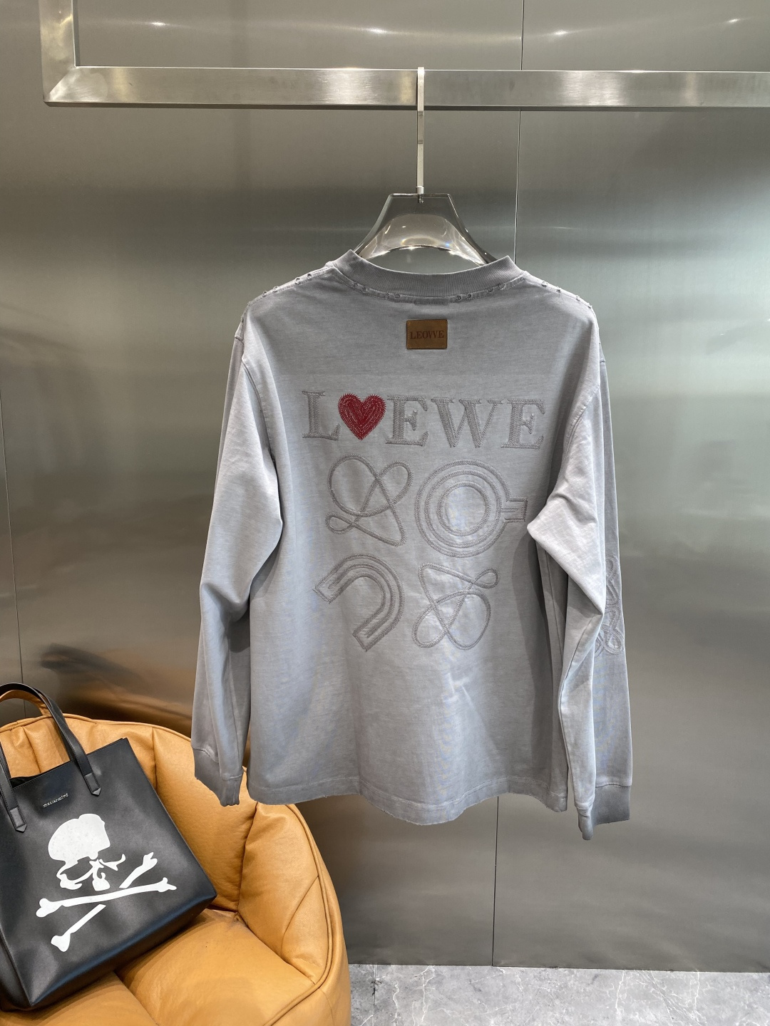 《𝙉𝙚𝙬🤍🖤罗家》2025秋冬专柜新款 时尚休闲打底衫长袖T恤，精选进口高密度双面拉架棉面料，精致原版l