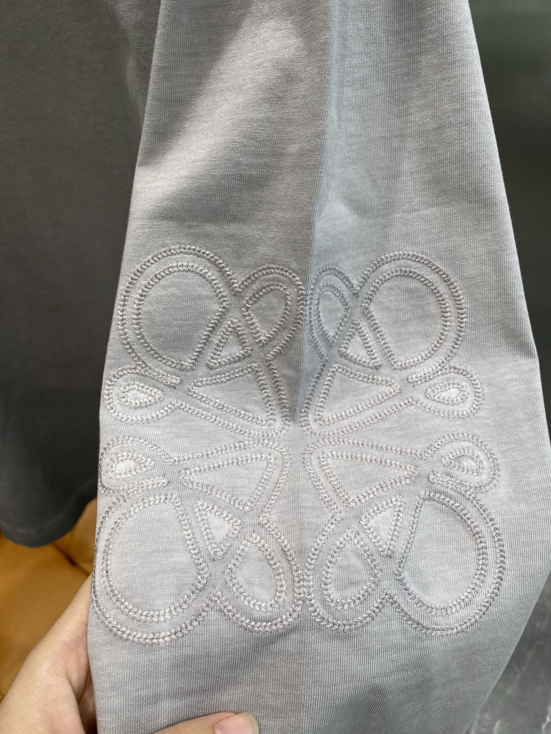 《𝙉𝙚𝙬🤍🖤罗家》2025秋冬专柜新款 时尚休闲打底衫长袖T恤，精选进口高密度双面拉架棉面料，精致原版l