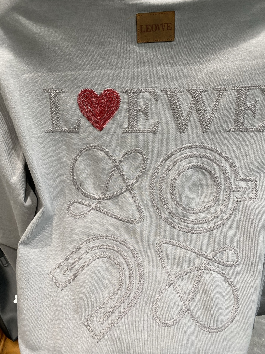 《𝙉𝙚𝙬🤍🖤罗家》2025秋冬专柜新款 时尚休闲打底衫长袖T恤，精选进口高密度双面拉架棉面料，精致原版l