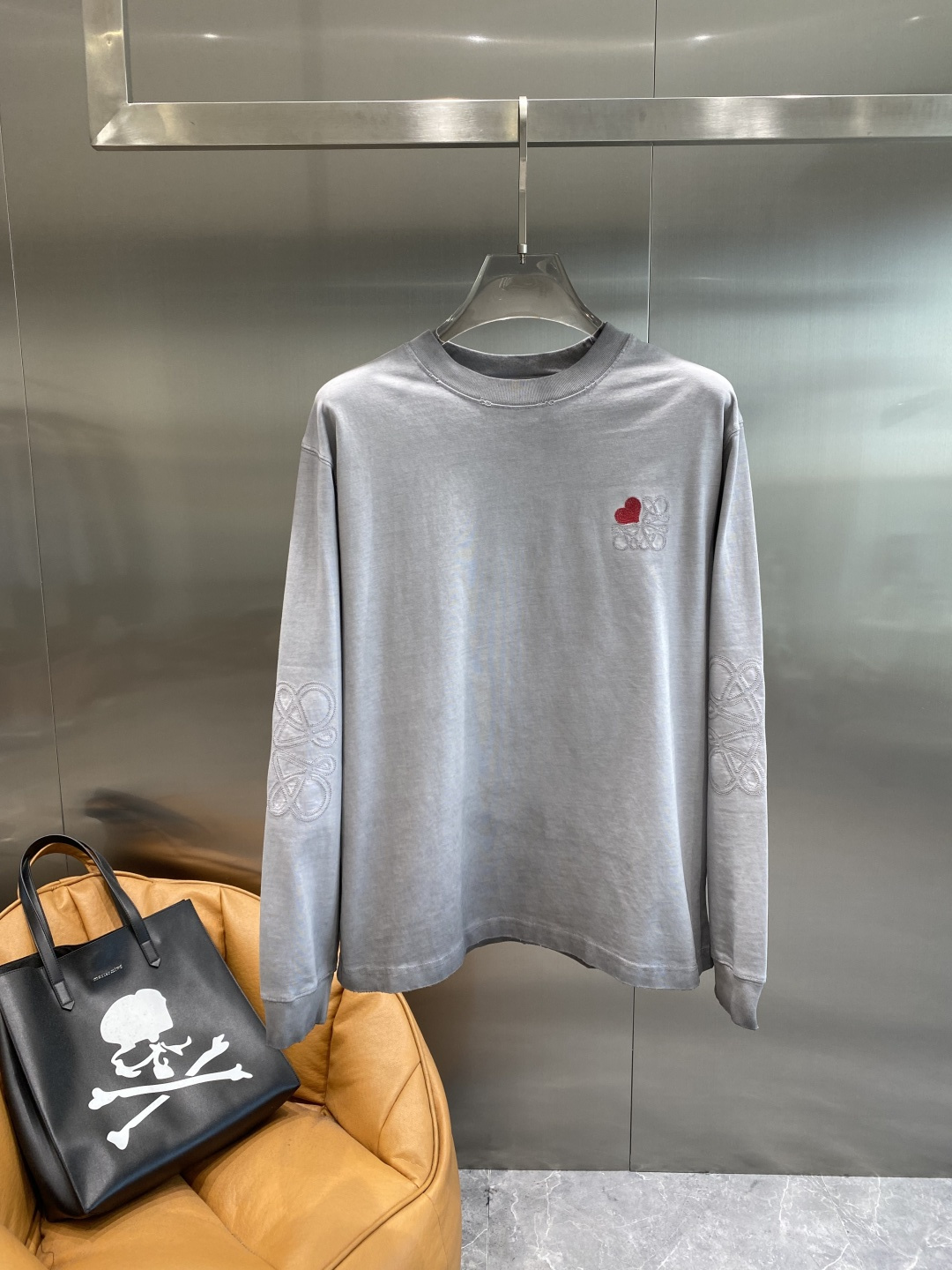 《𝙉𝙚𝙬🤍🖤罗家》2025秋冬专柜新款 时尚休闲打底衫长袖T恤，精选进口高密度双面拉架棉面料，精致原版l