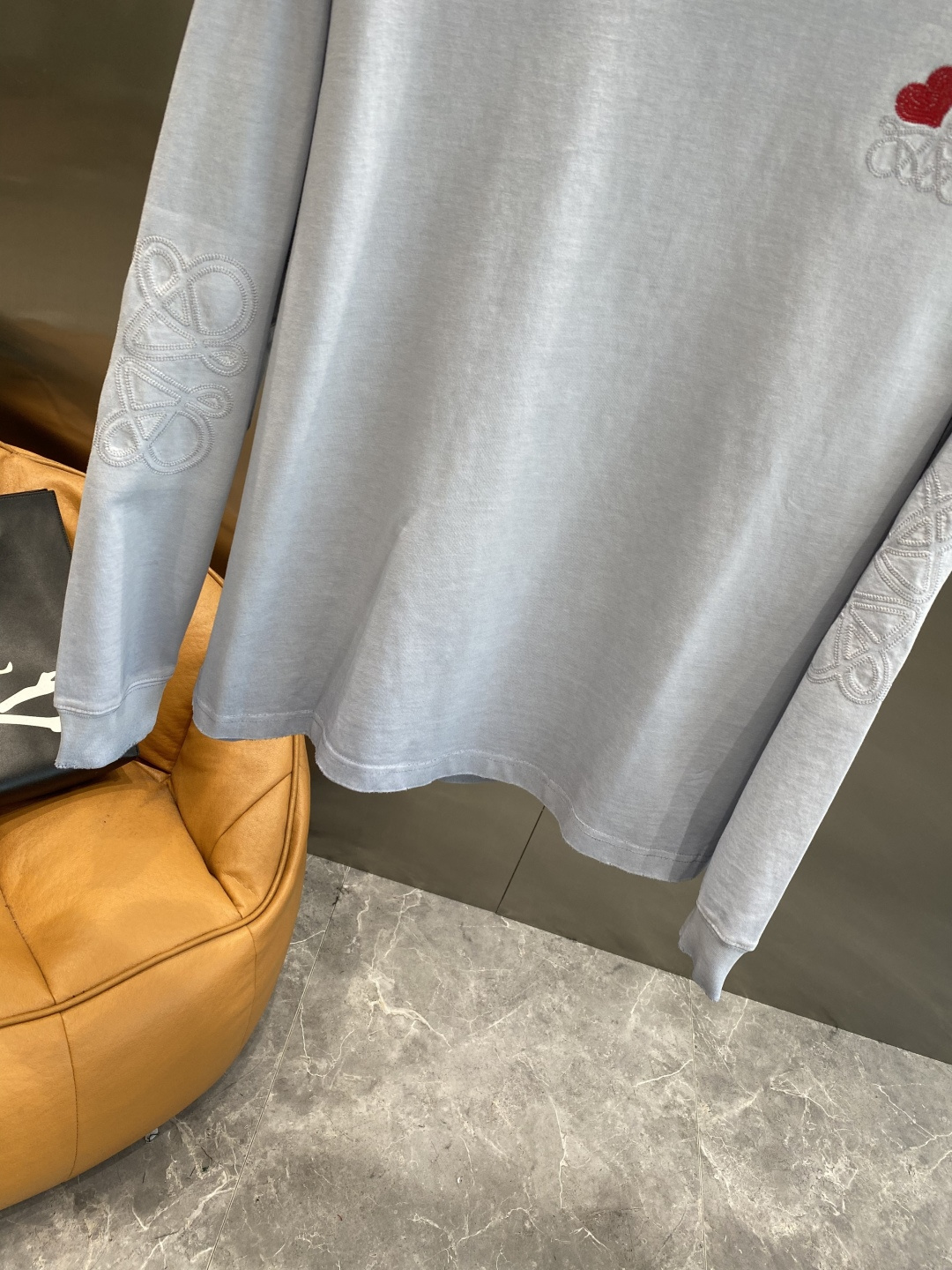 《𝙉𝙚𝙬🤍🖤罗家》2025秋冬专柜新款 时尚休闲打底衫长袖T恤，精选进口高密度双面拉架棉面料，精致原版l