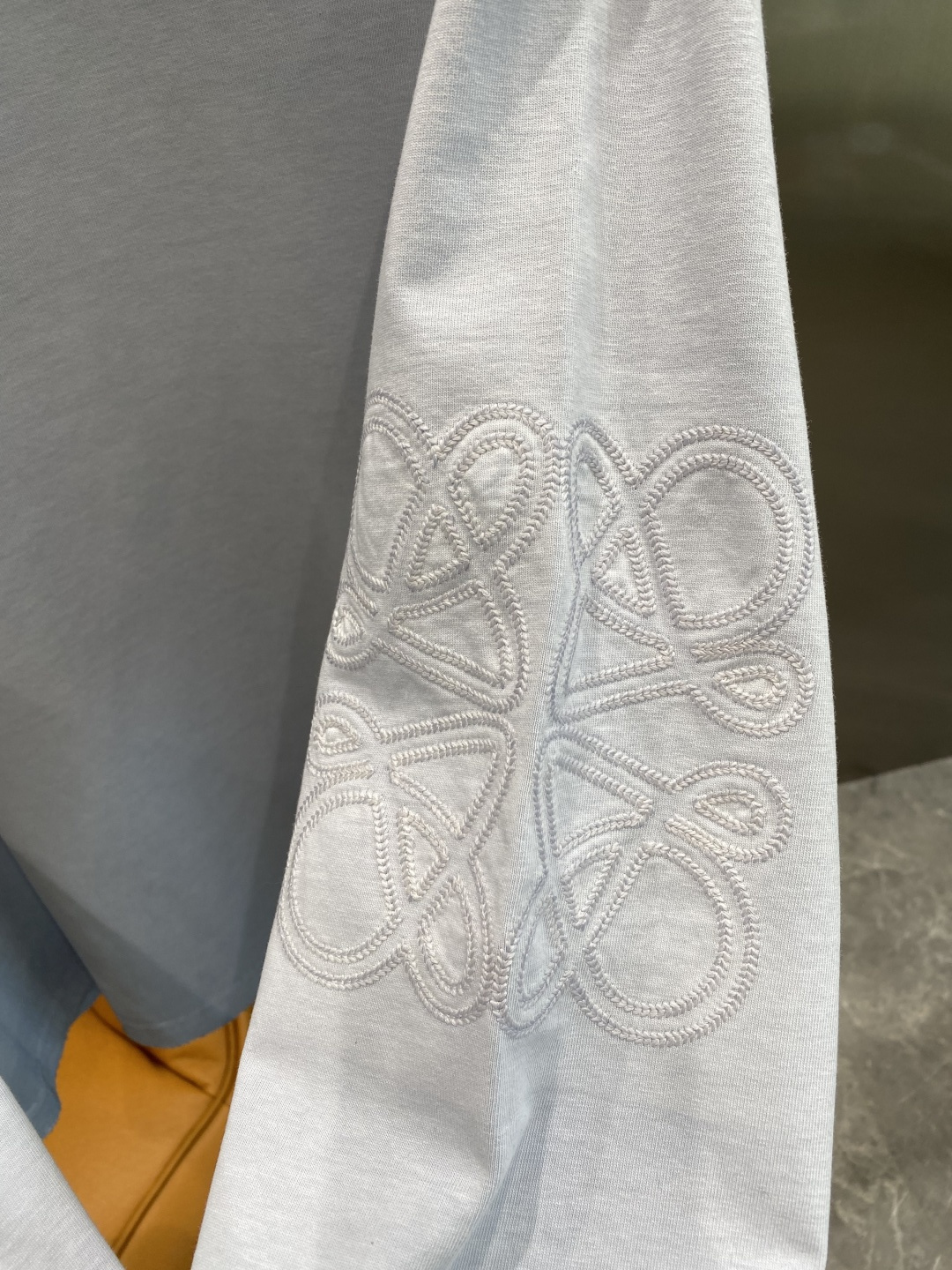 《𝙉𝙚𝙬🤍🖤罗家》2025秋冬专柜新款 时尚休闲打底衫长袖T恤，精选进口高密度双面拉架棉面料，精致原版l