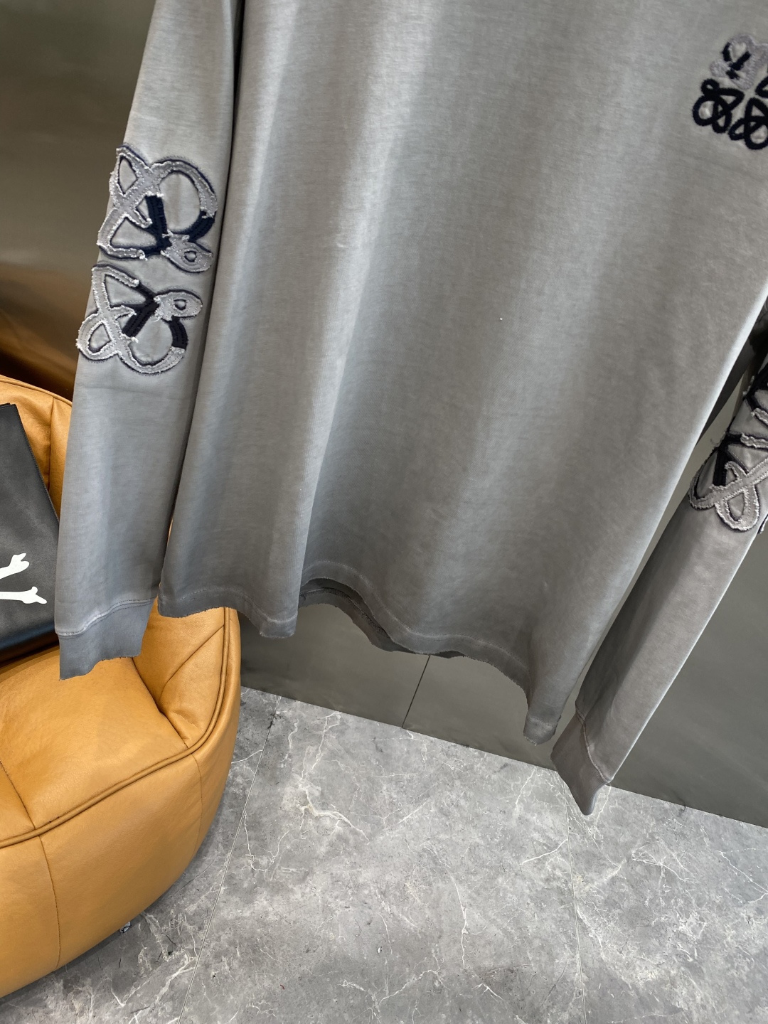 《𝙉𝙚𝙬🤍🖤罗家》2025秋冬专柜新款 时尚休闲打底衫长袖T恤，精选进口高密度双面拉架棉面料，精致原版l