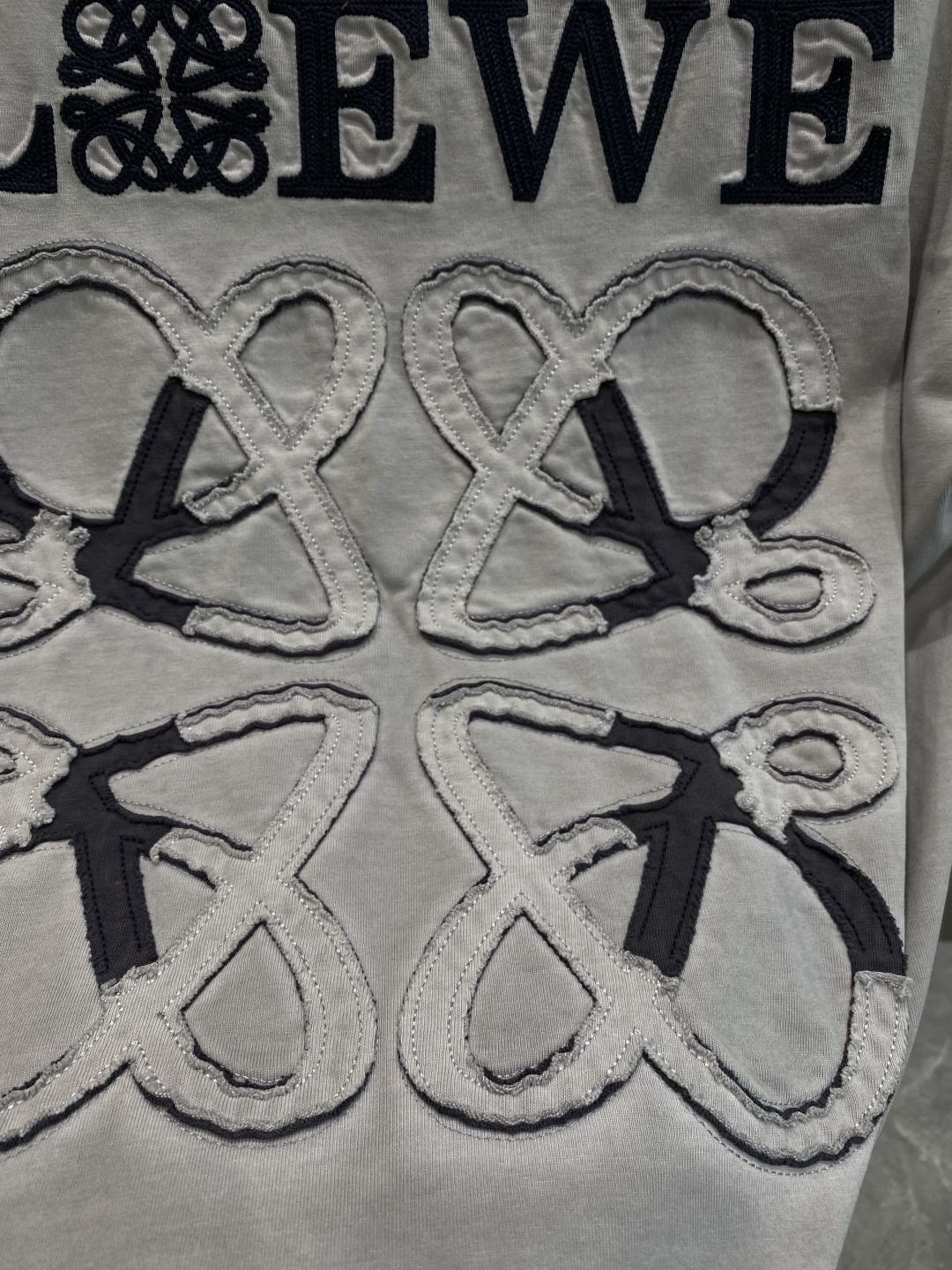 《𝙉𝙚𝙬🤍🖤罗家》2025秋冬专柜新款 时尚休闲打底衫长袖T恤，精选进口高密度双面拉架棉面料，精致原版l