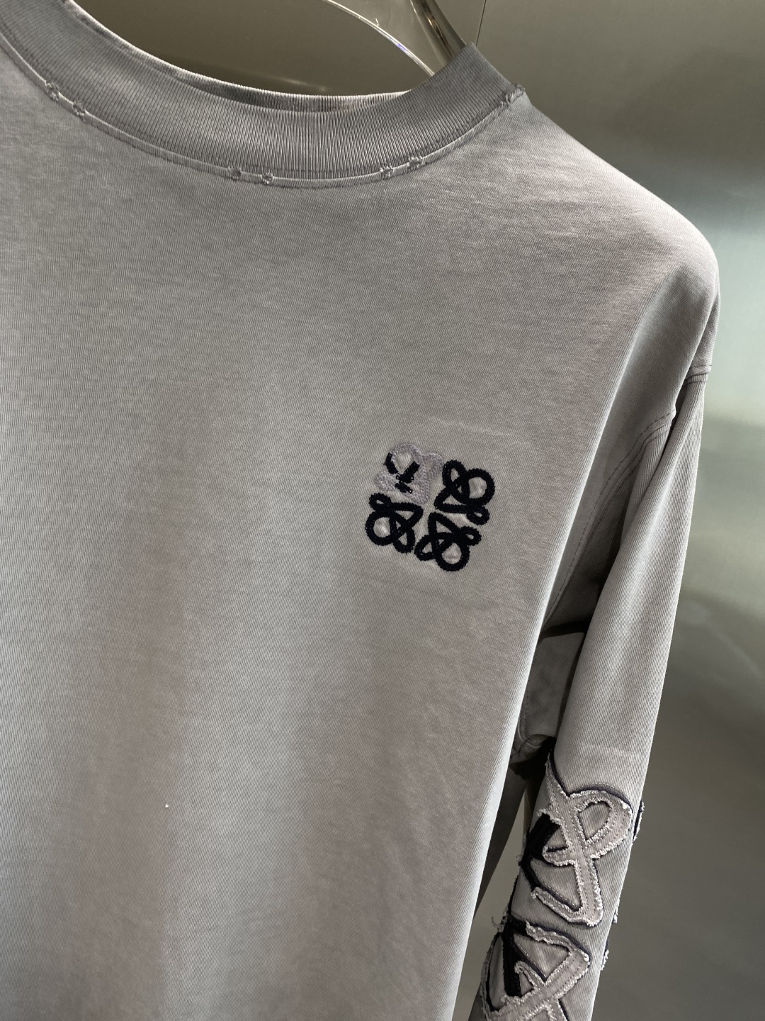 《𝙉𝙚𝙬🤍🖤罗家》2025秋冬专柜新款 时尚休闲打底衫长袖T恤，精选进口高密度双面拉架棉面料，精致原版l