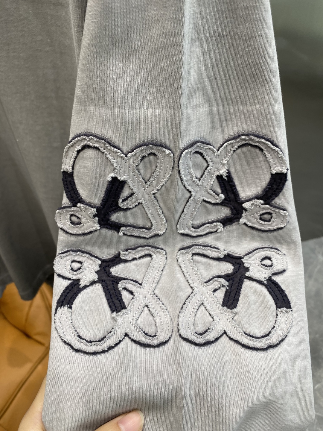 《𝙉𝙚𝙬🤍🖤罗家》2025秋冬专柜新款 时尚休闲打底衫长袖T恤，精选进口高密度双面拉架棉面料，精致原版l