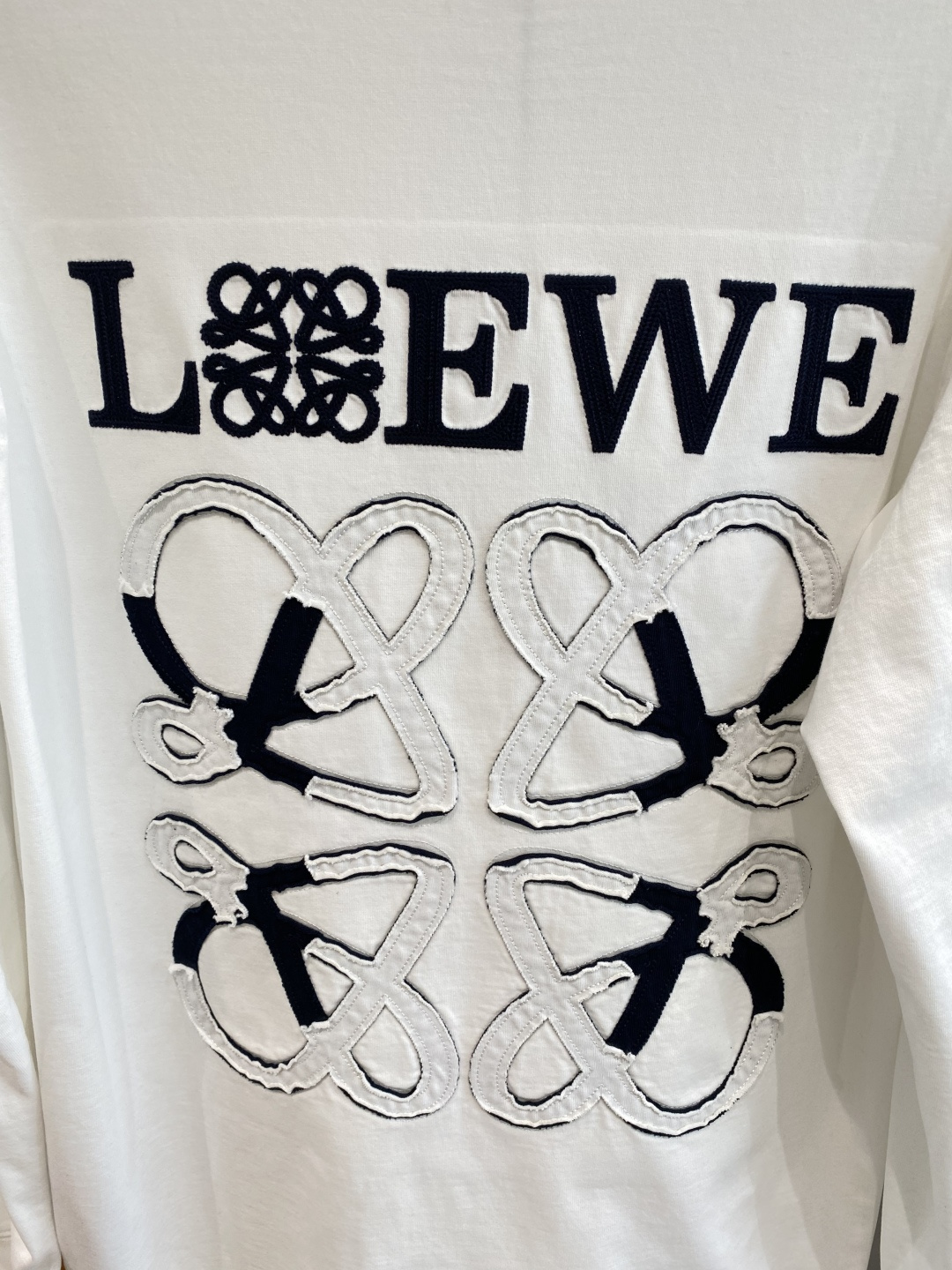 《𝙉𝙚𝙬🤍🖤罗家》2025秋冬专柜新款 时尚休闲打底衫长袖T恤，精选进口高密度双面拉架棉面料，精致原版l